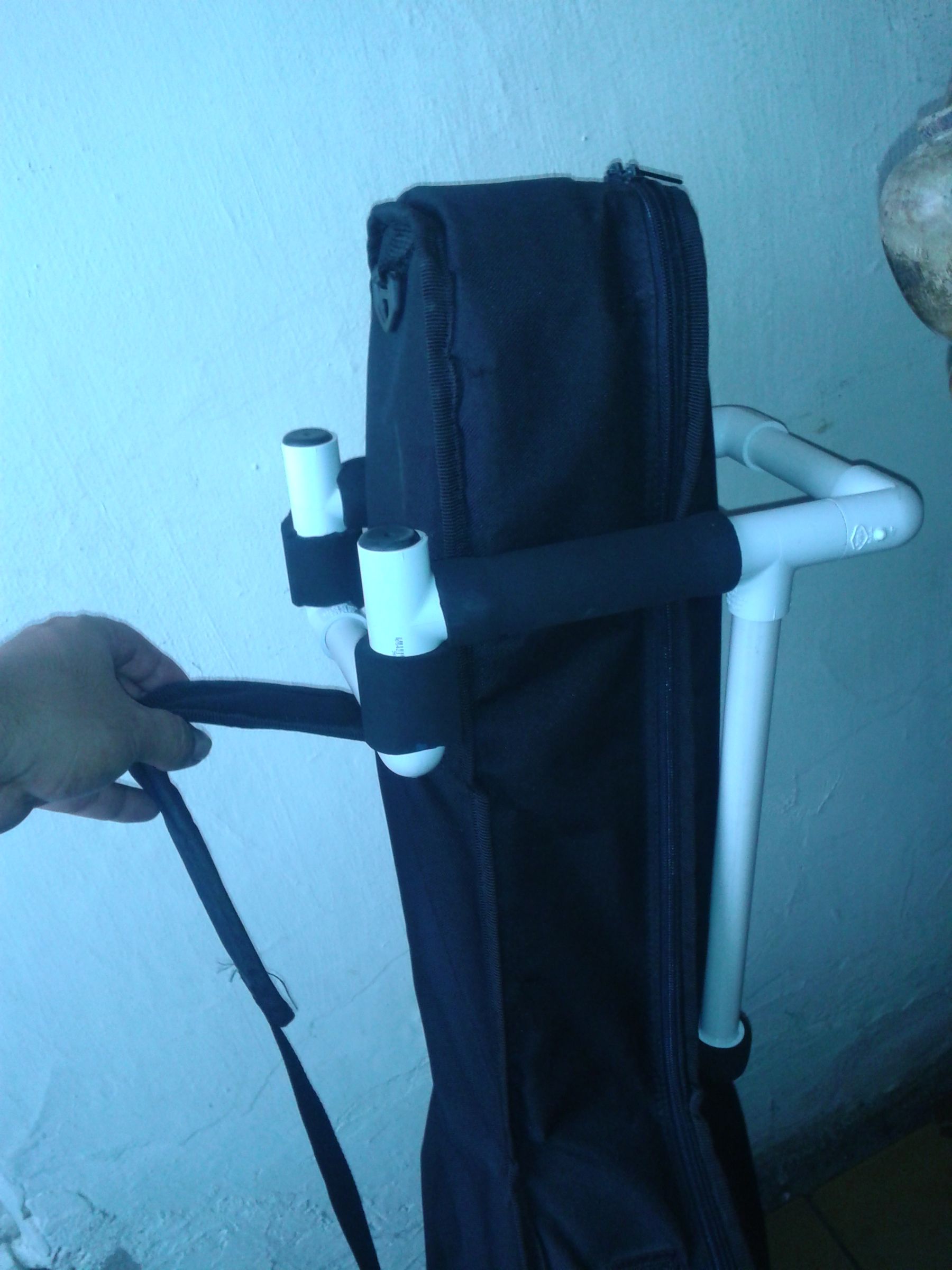 Portable guitar stand - PVC