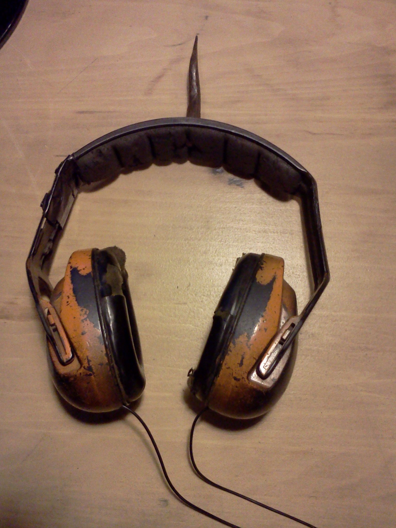 Safetyphones - a Quick and Dirty Solution for Listening to Music in Loud Spaces.