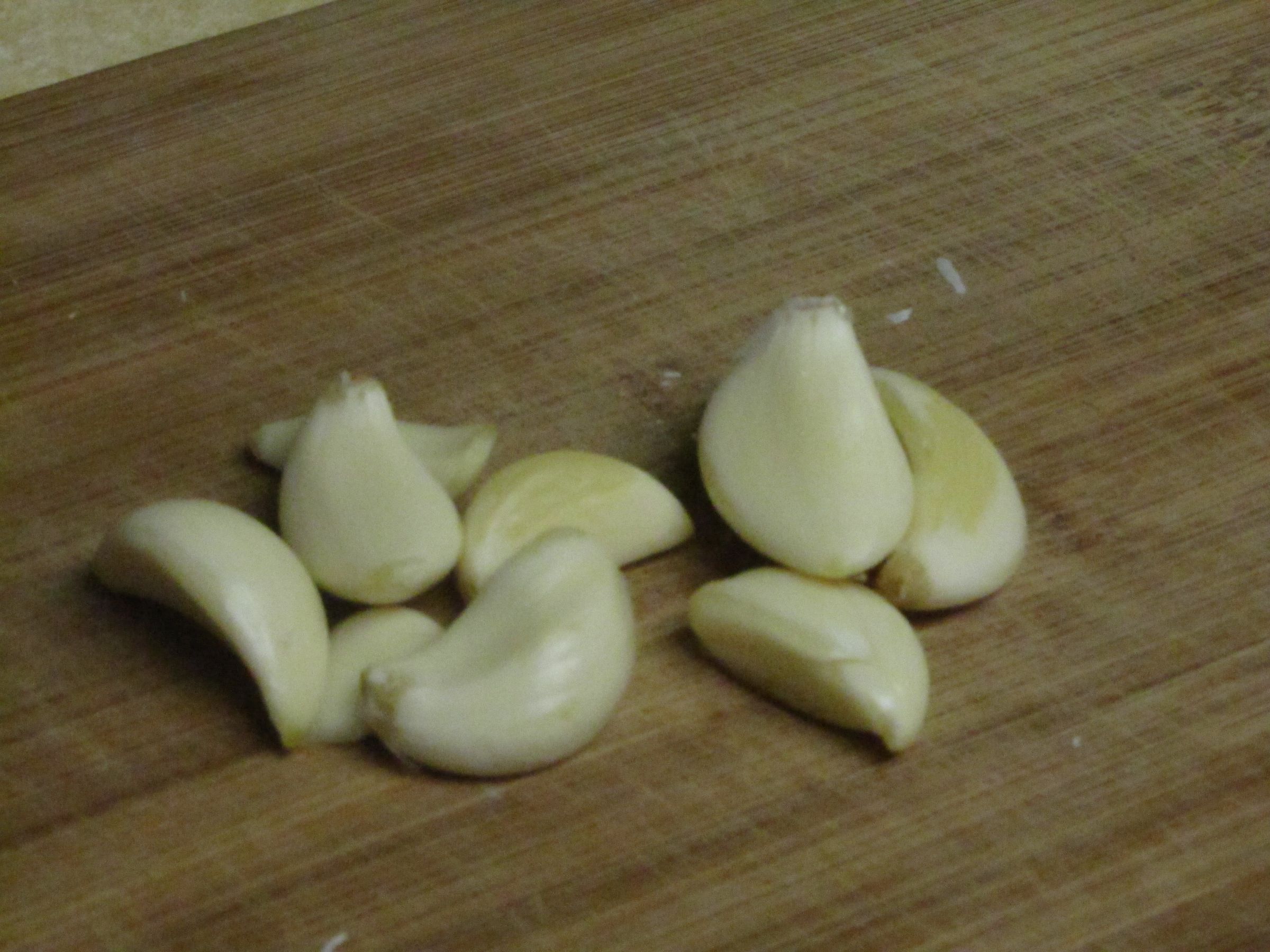 How to Shuck Garlic