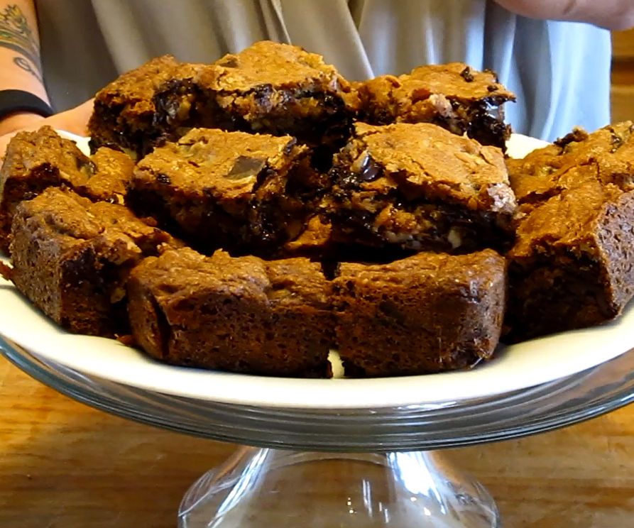 Chocolate Chunk Walnut Blondies