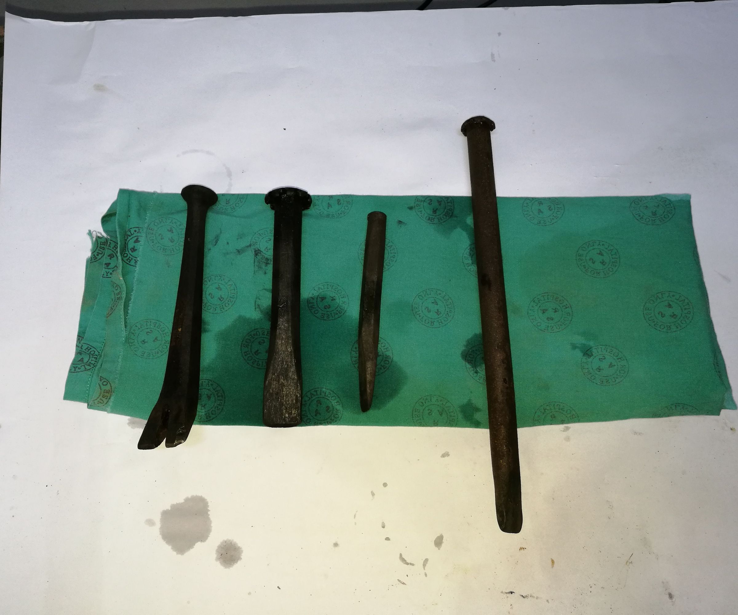 Restoring Old Chisels Using Electrolytic Rust Removal.