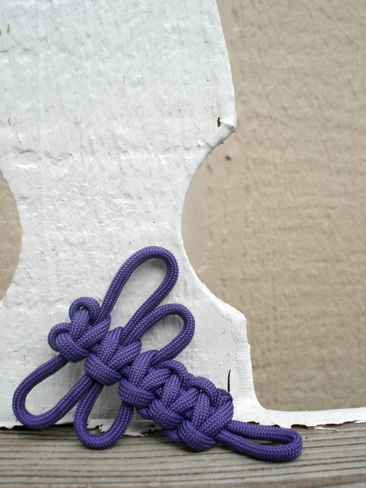 How to Make a Dragonfly Out of Paracord