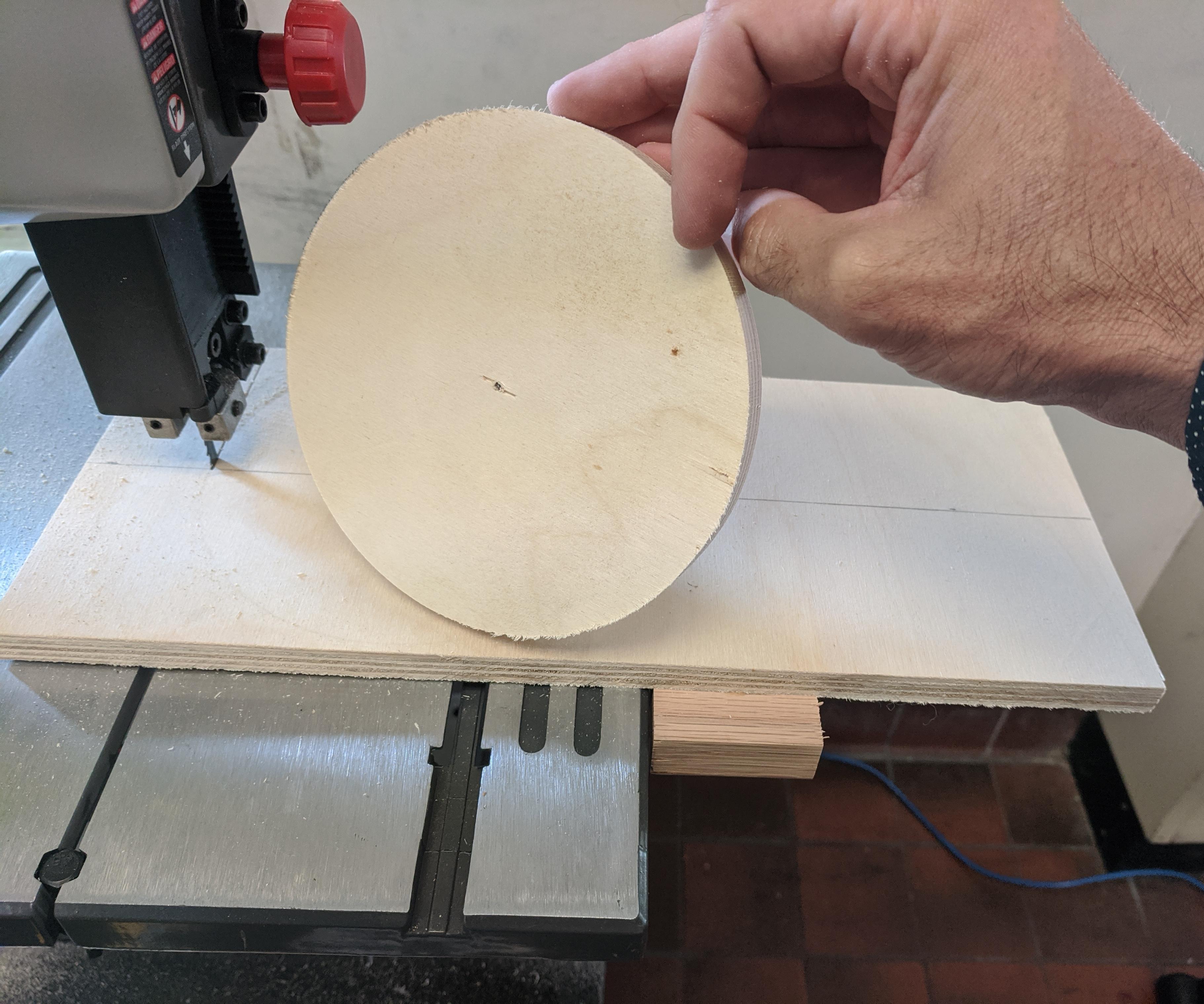 Bandsaw Circle-Cutting Jig (Super Quick and Rough)