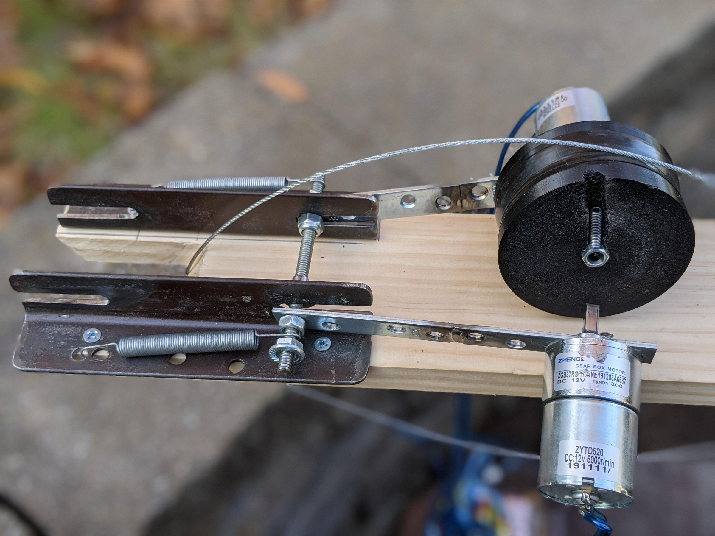 Motorized Spider Halloween Candy Delivery System 5 Steps (with