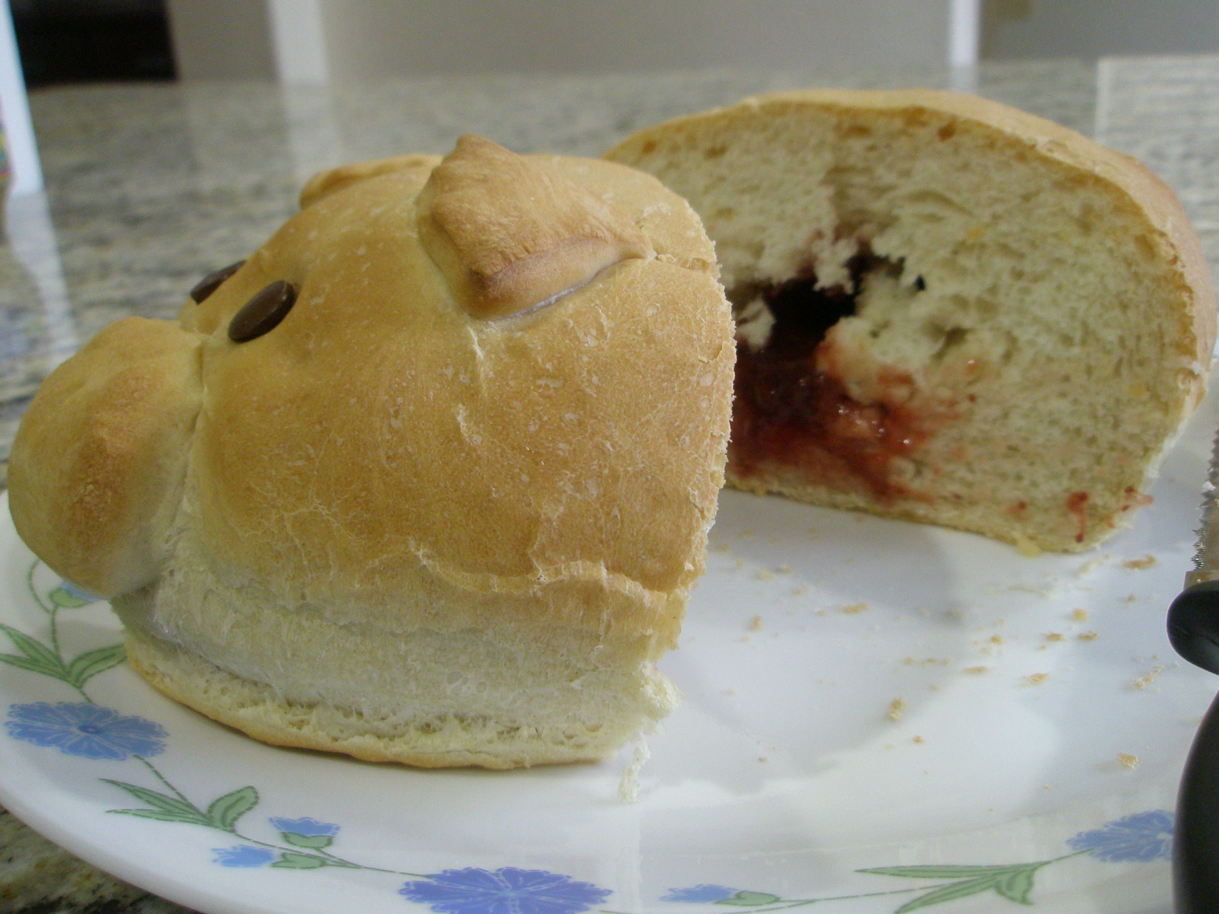 Jam-filled "bleeding" pig