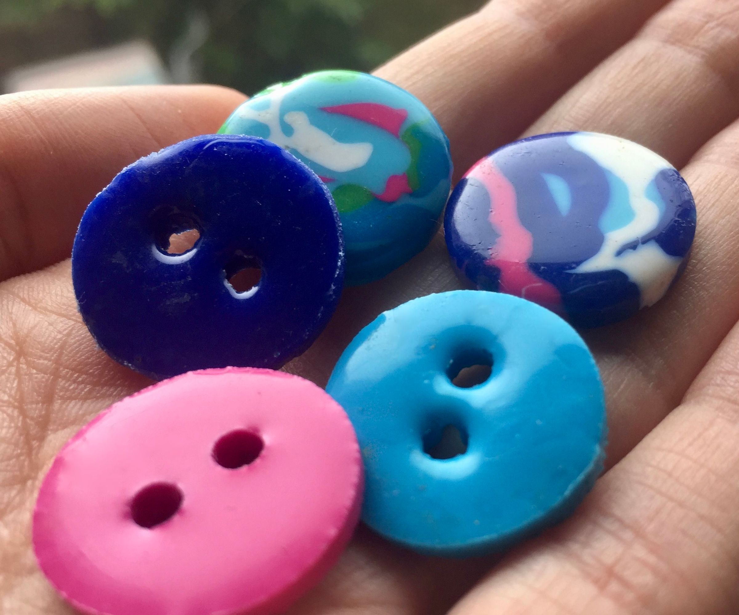 Buttons Using PLA Waste From 3D Printing