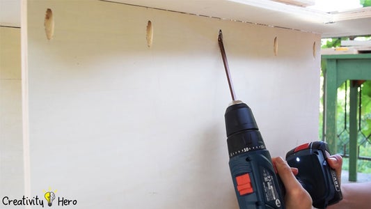 ​Attaching the Top to the Table.