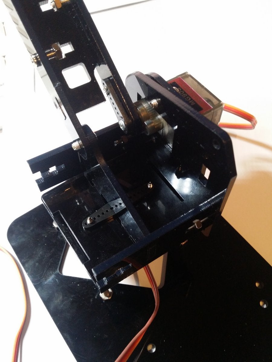 Horizontal and Lift Servos