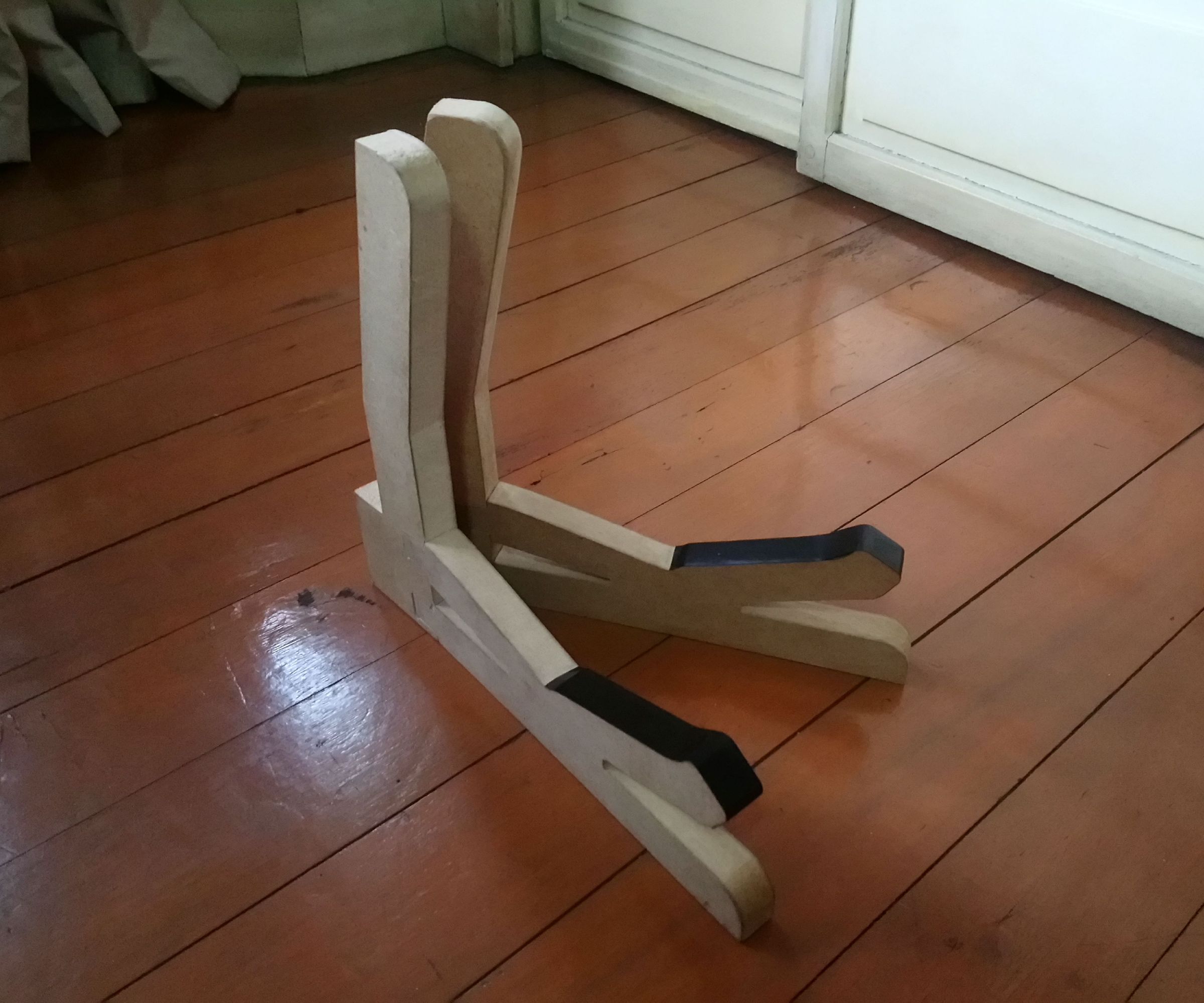 Disassemblable Guitar Stand