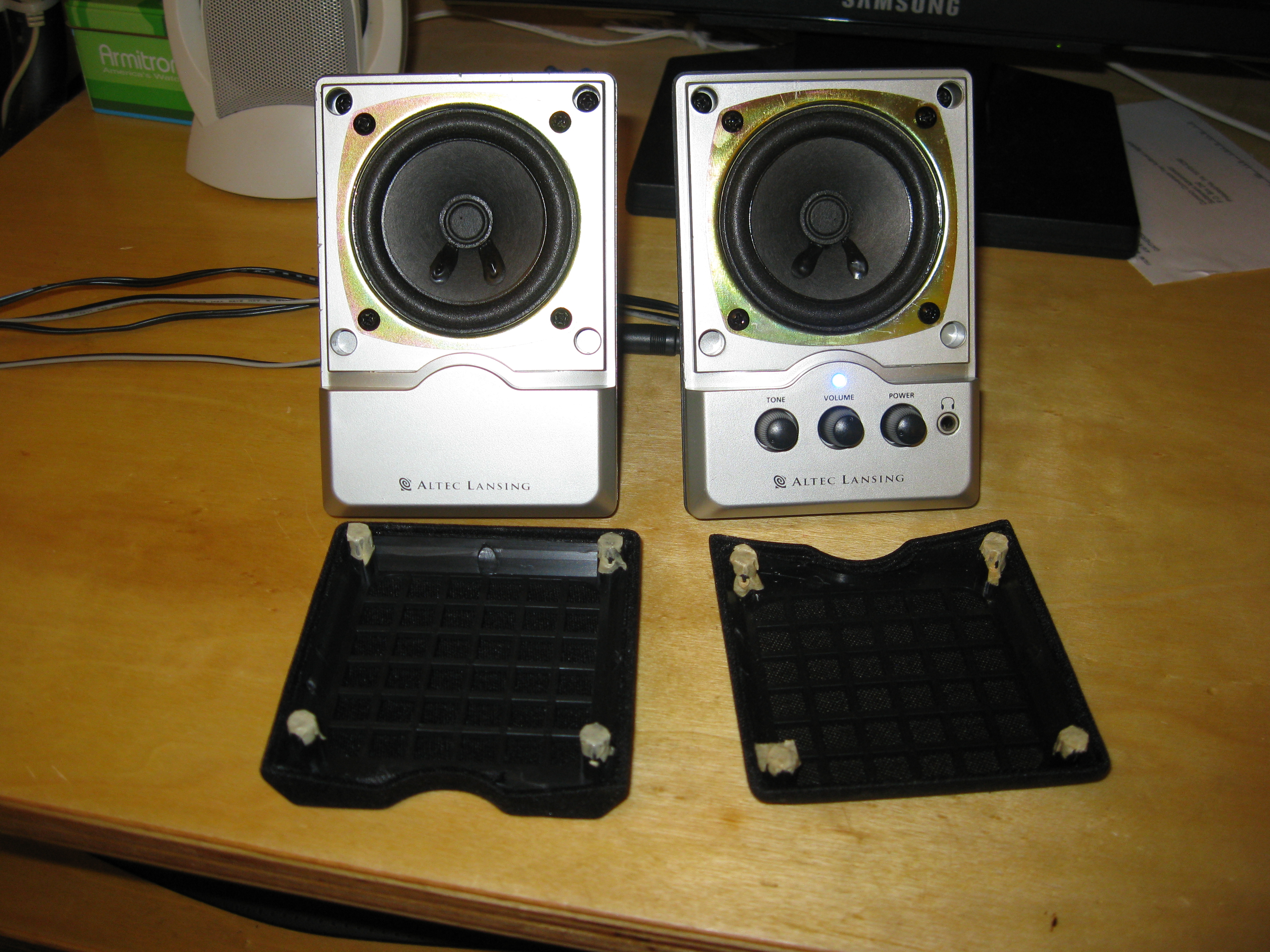 Laptop Speaker System With IPod Touch Dock 5 Steps (with Pictures