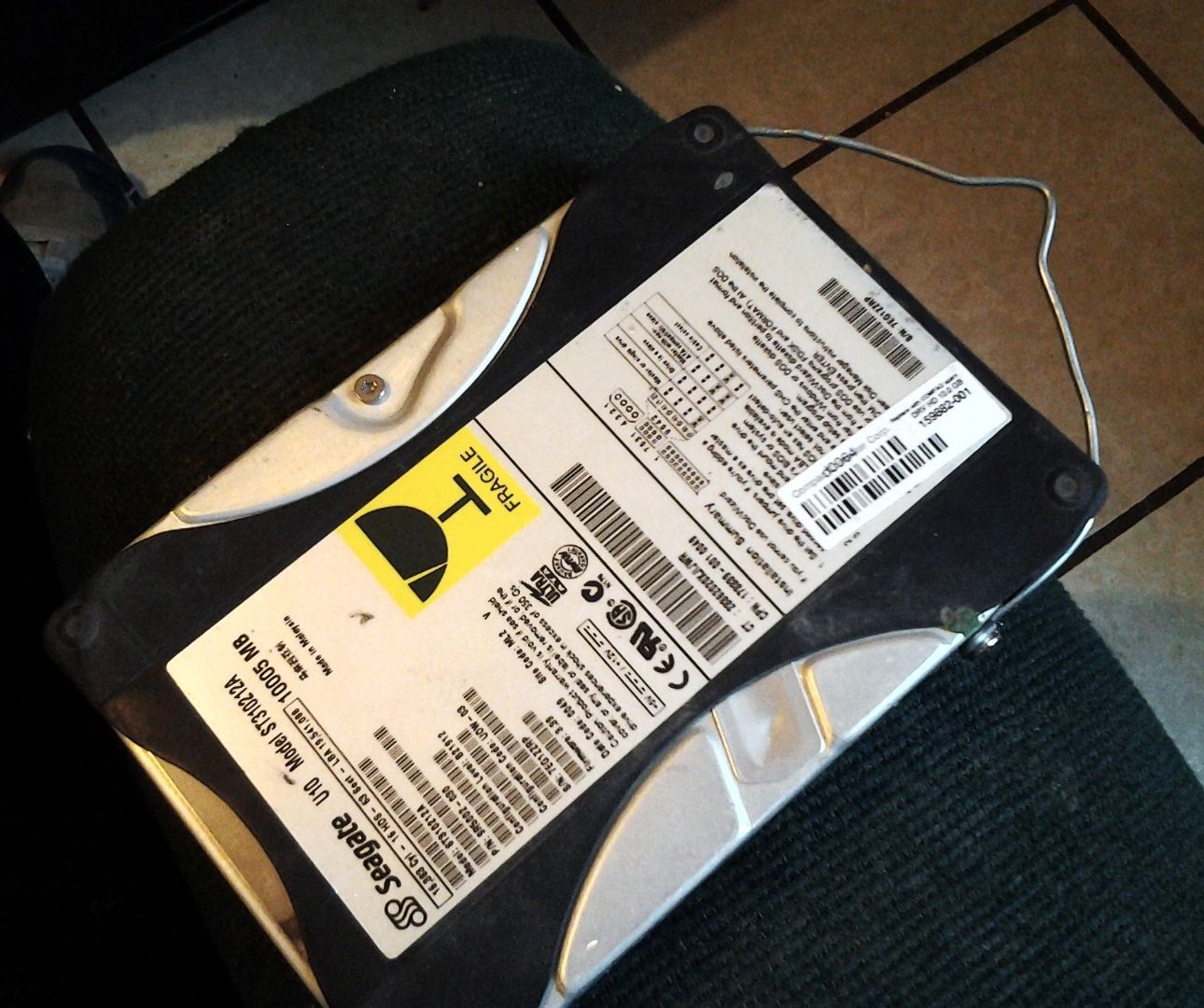 A Simple But Usefull and Ecological Door Closer From a Pc Hard Disk 