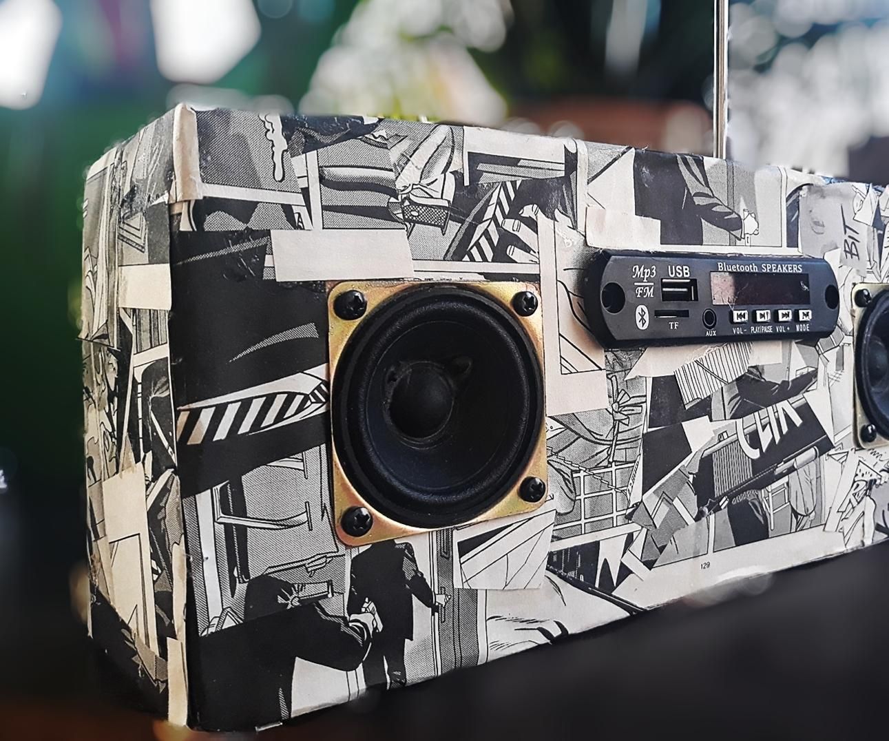 DIY COMICBOOK FM RADIO/BLUETOOTH/AUX SPEAKER