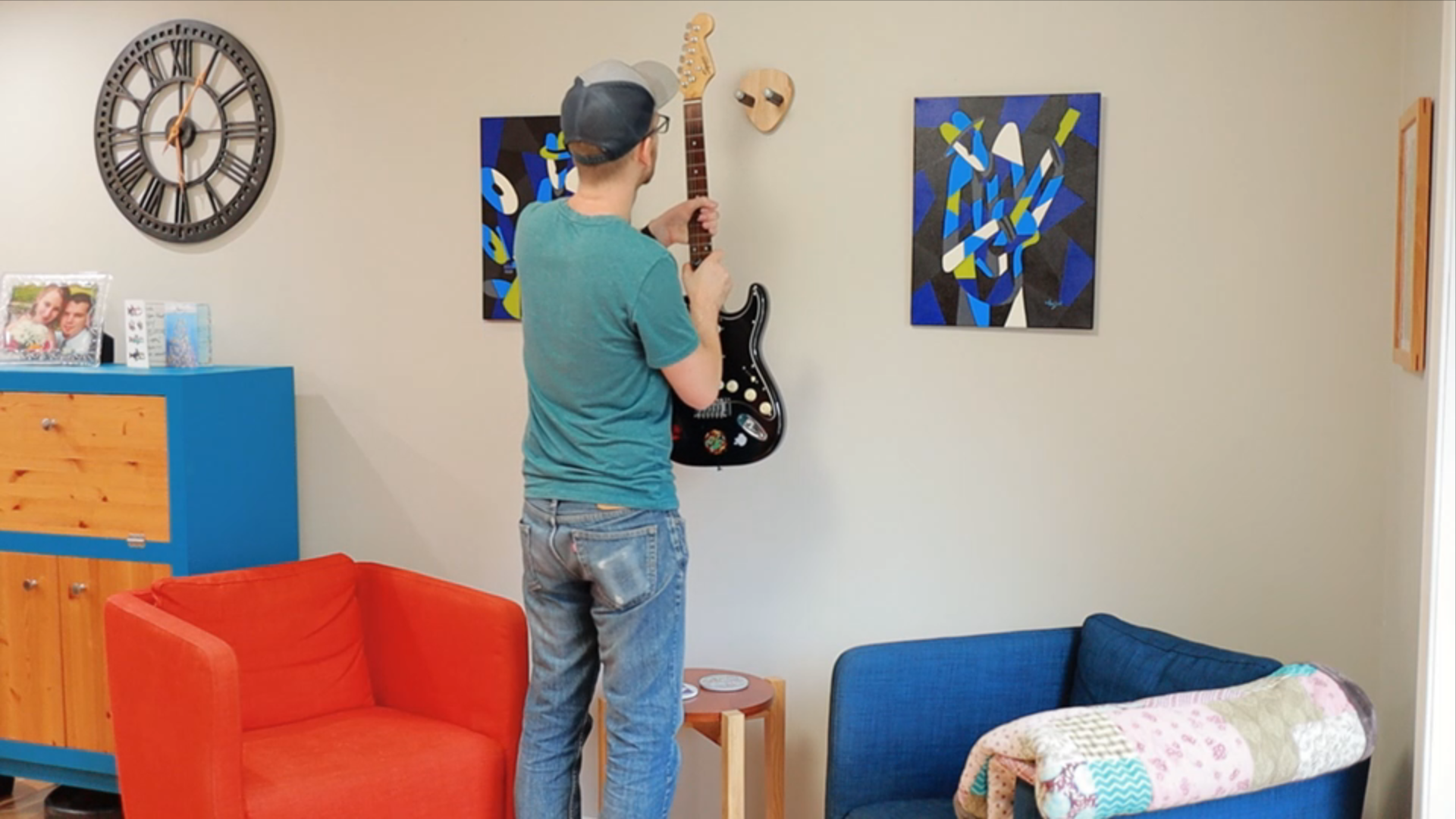 Guitar Wall Hanger With Leather and Pipe! 14 Steps (with Pictures