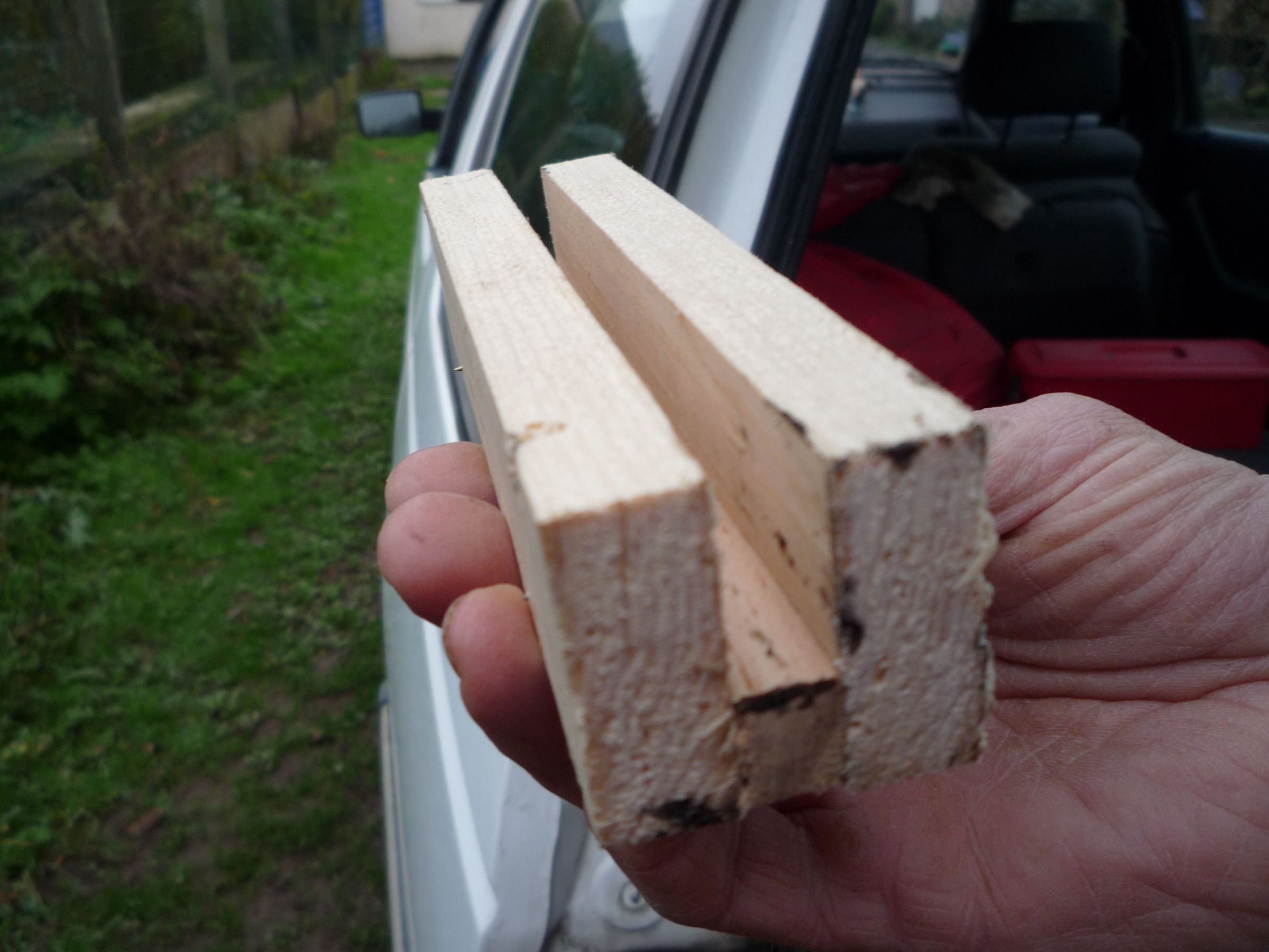 Pallet Wood for Car Repair Tail Gate Gas Strut Fail (with Pictures
