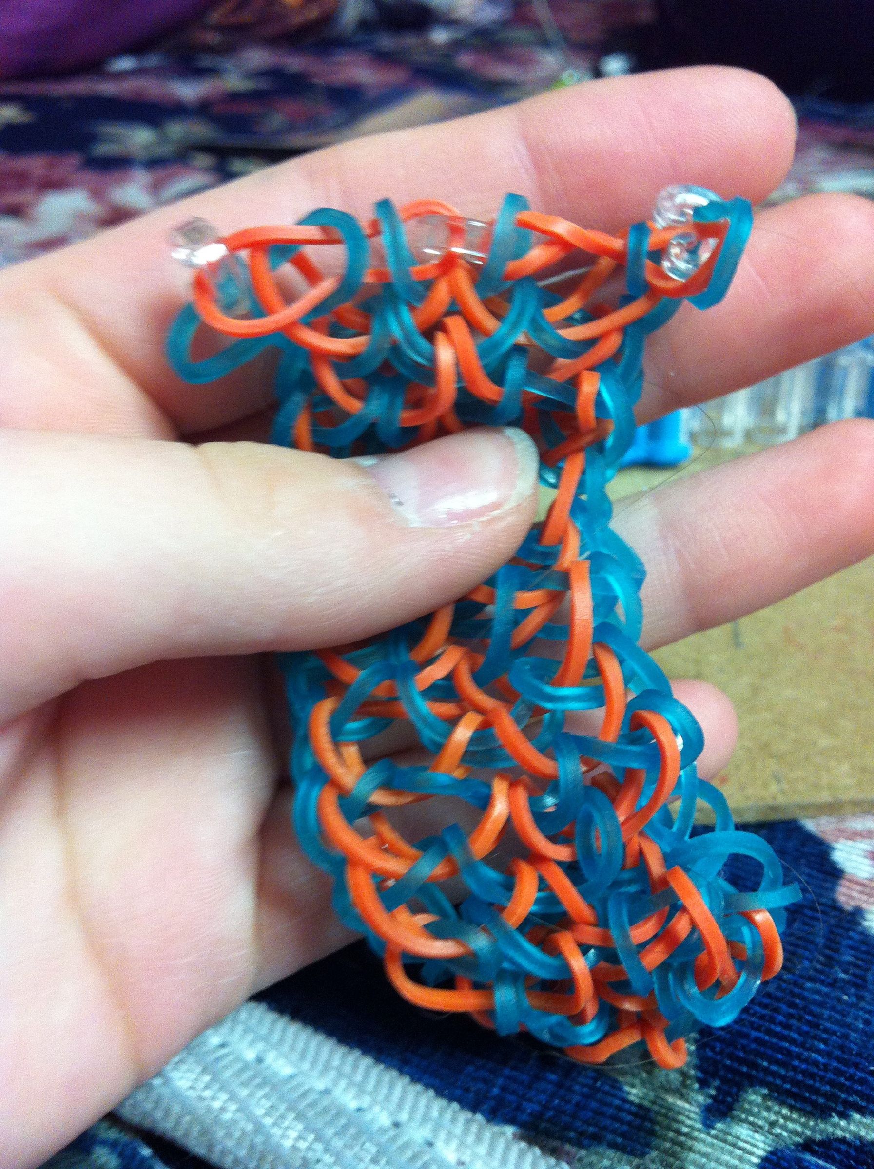 How to Make a Dragon Scale Loom Bracelet. 5 Steps (with Pictures) Instructables