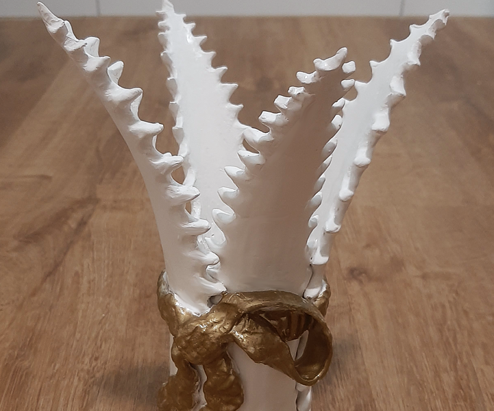 Ceramic Clay Vase With a Realistic Floral Looks- Aloe Vera