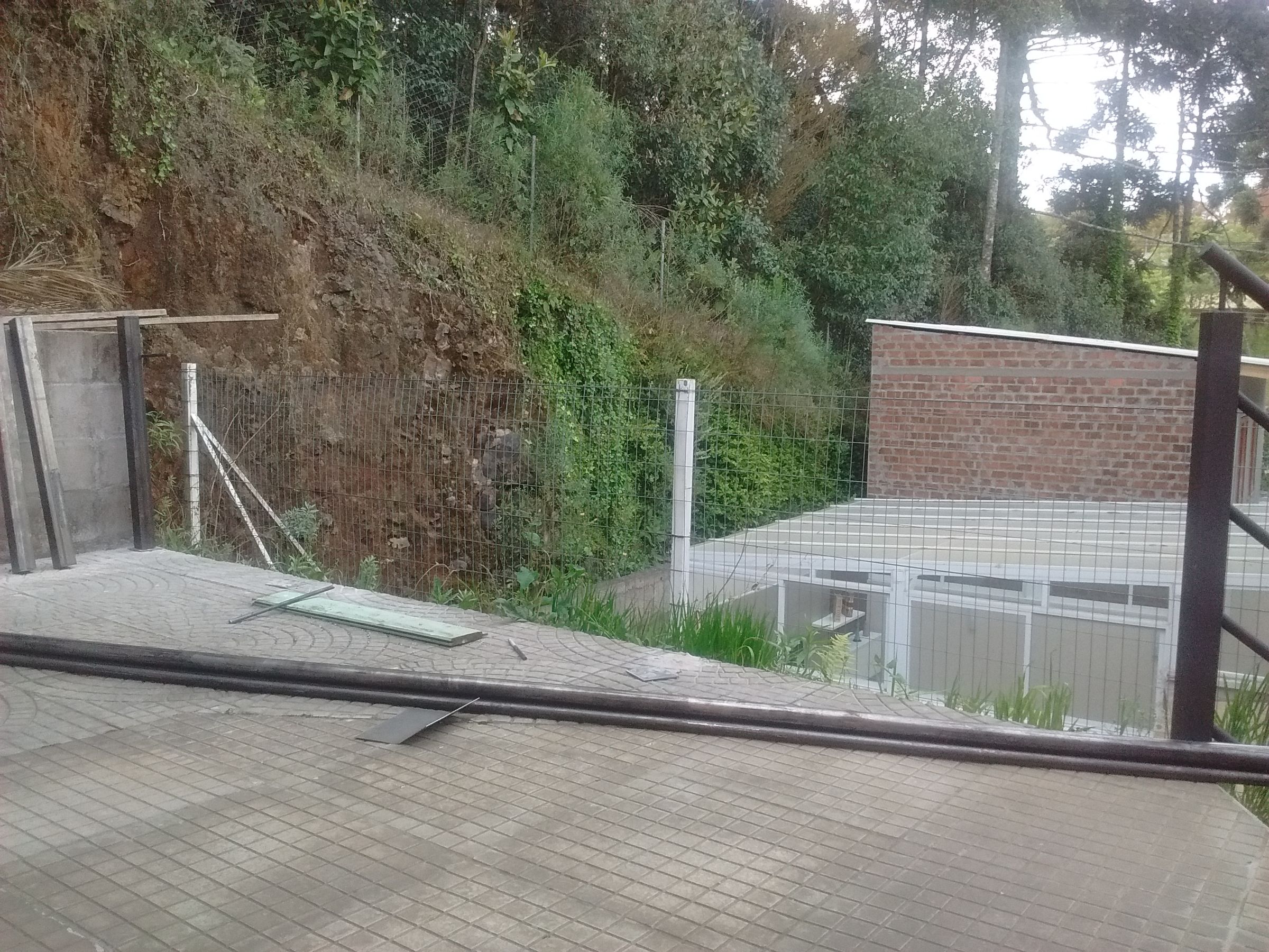 Corrimão De Proteção No Quintal