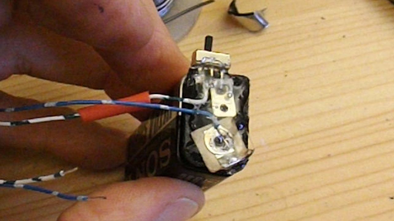 Make Your Own Switched 9 Volt Battery Connector