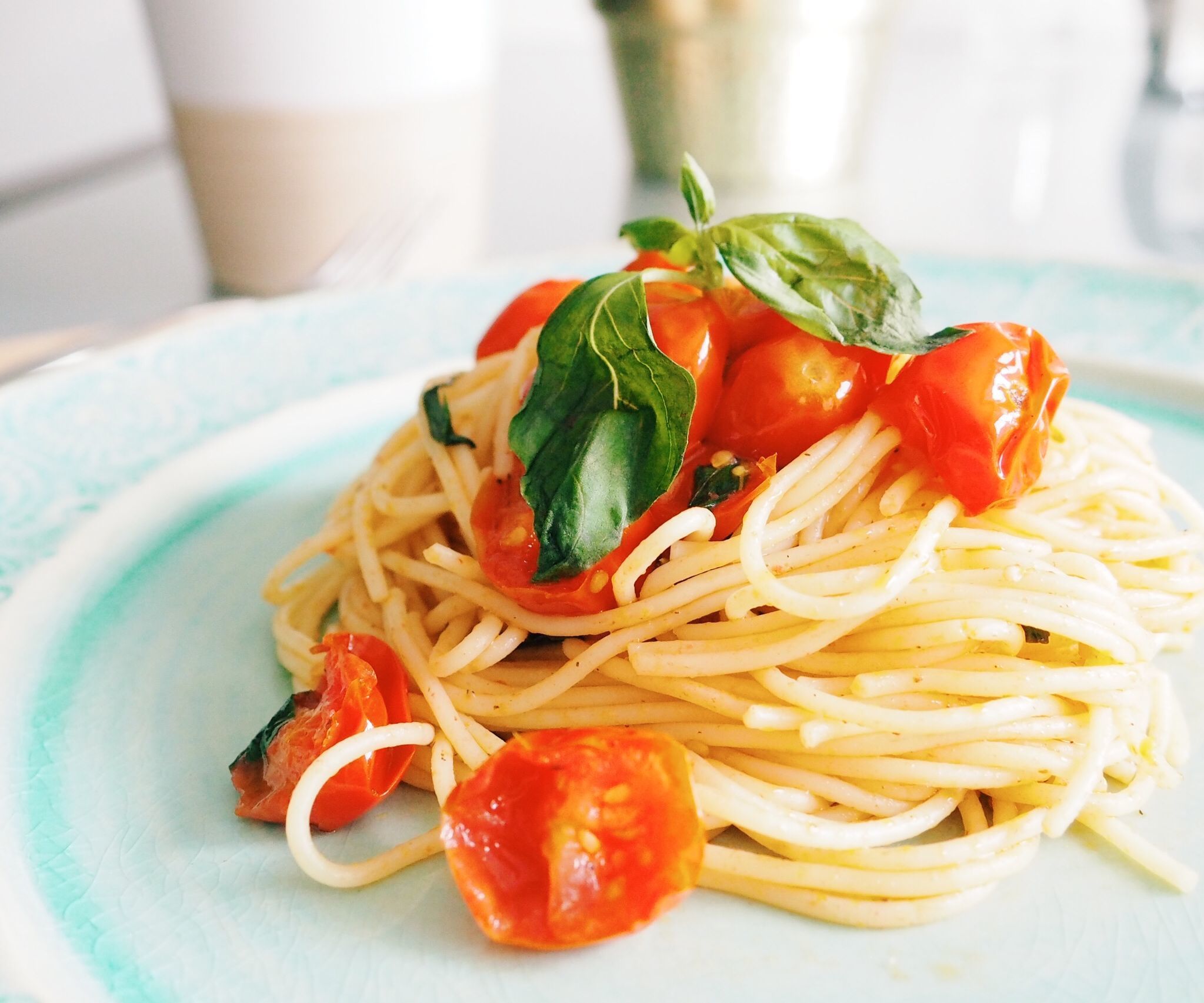 RECIPE | 6-INGREDIENT TOMATO GARLIC PASTA