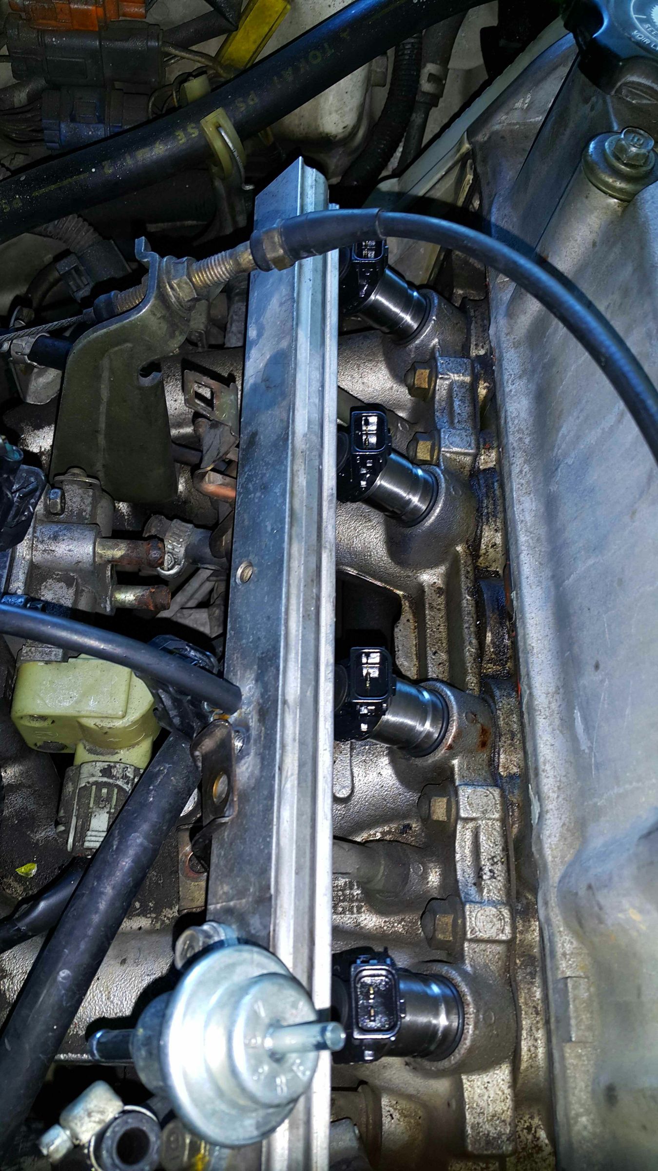 Replacing Fuel Injectors (Honda Civic 1999 D15B) 6 Steps (with