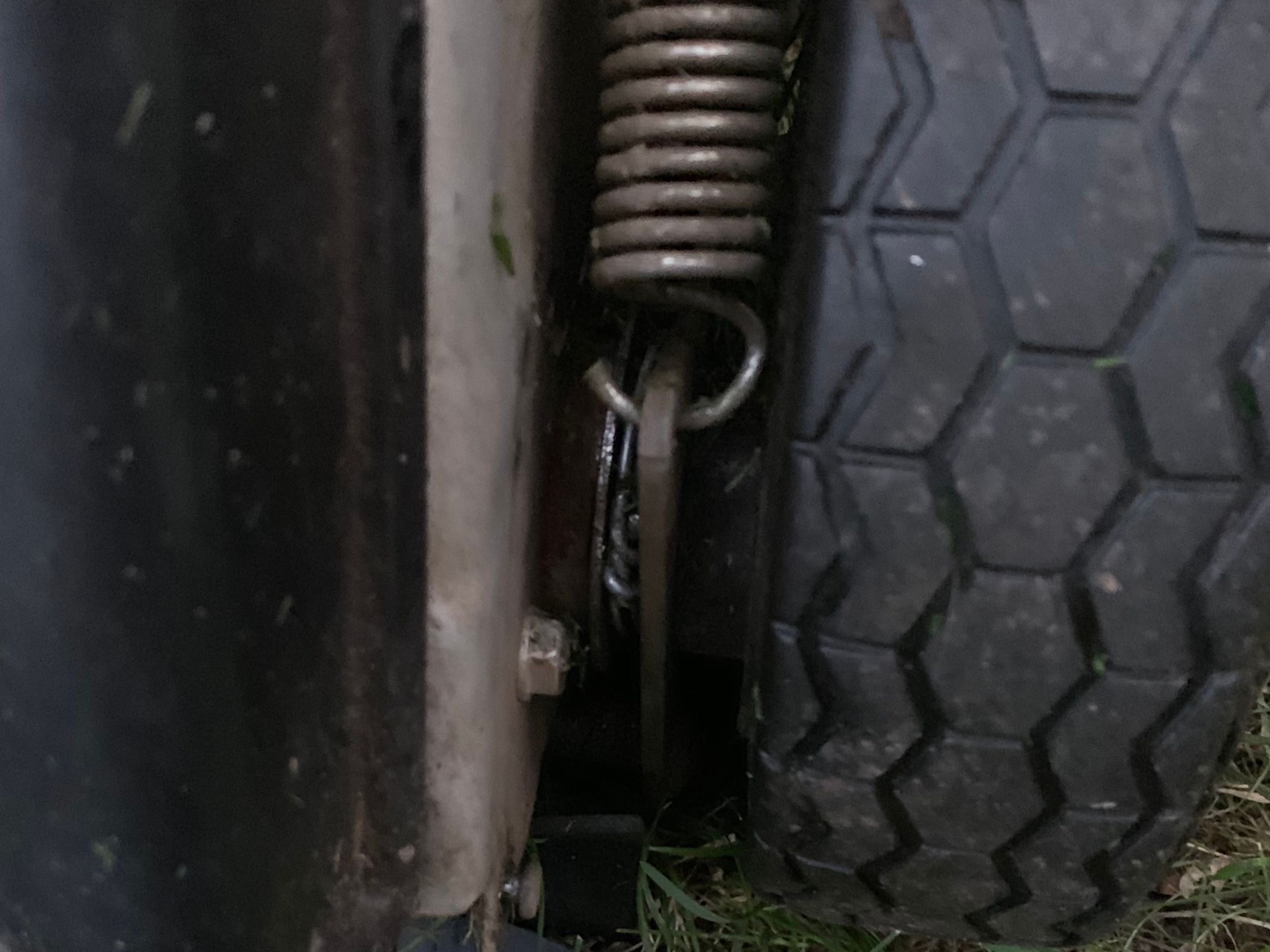 Fix the Rear Adjustment Lever on a Honda Lawnmower (HRR216) 5 Steps (with Pictures