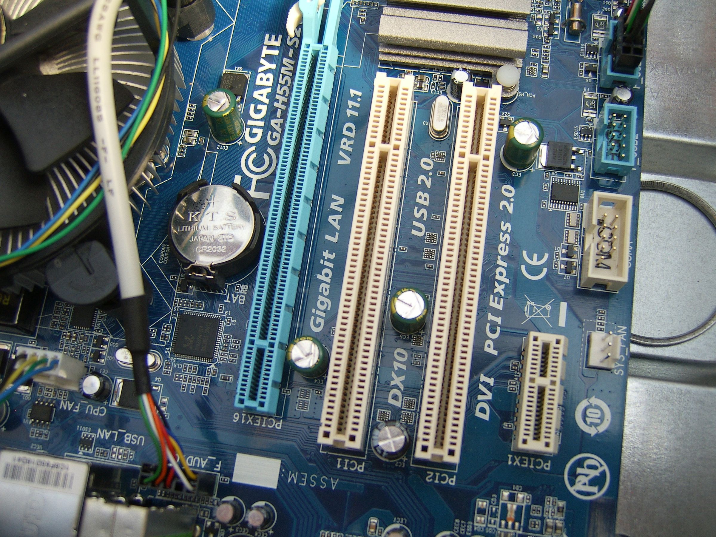 Running 3 monitors by installing second PCI Express card