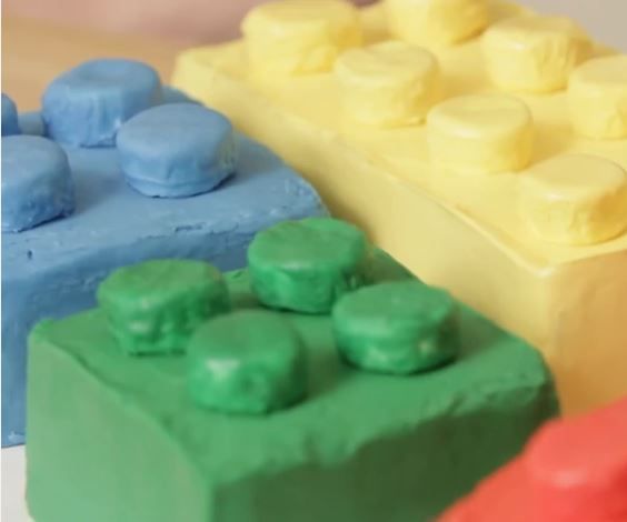 How to Make a Lego Cake in 9 Steps!