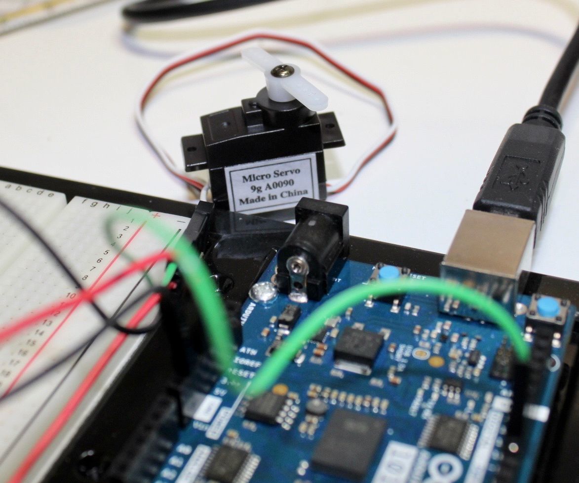 Controlling a Servo With an Arduino 101