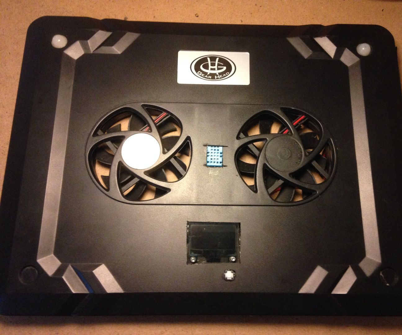 Notebook Cooling Pad With Adjustable Temperature Setpoint