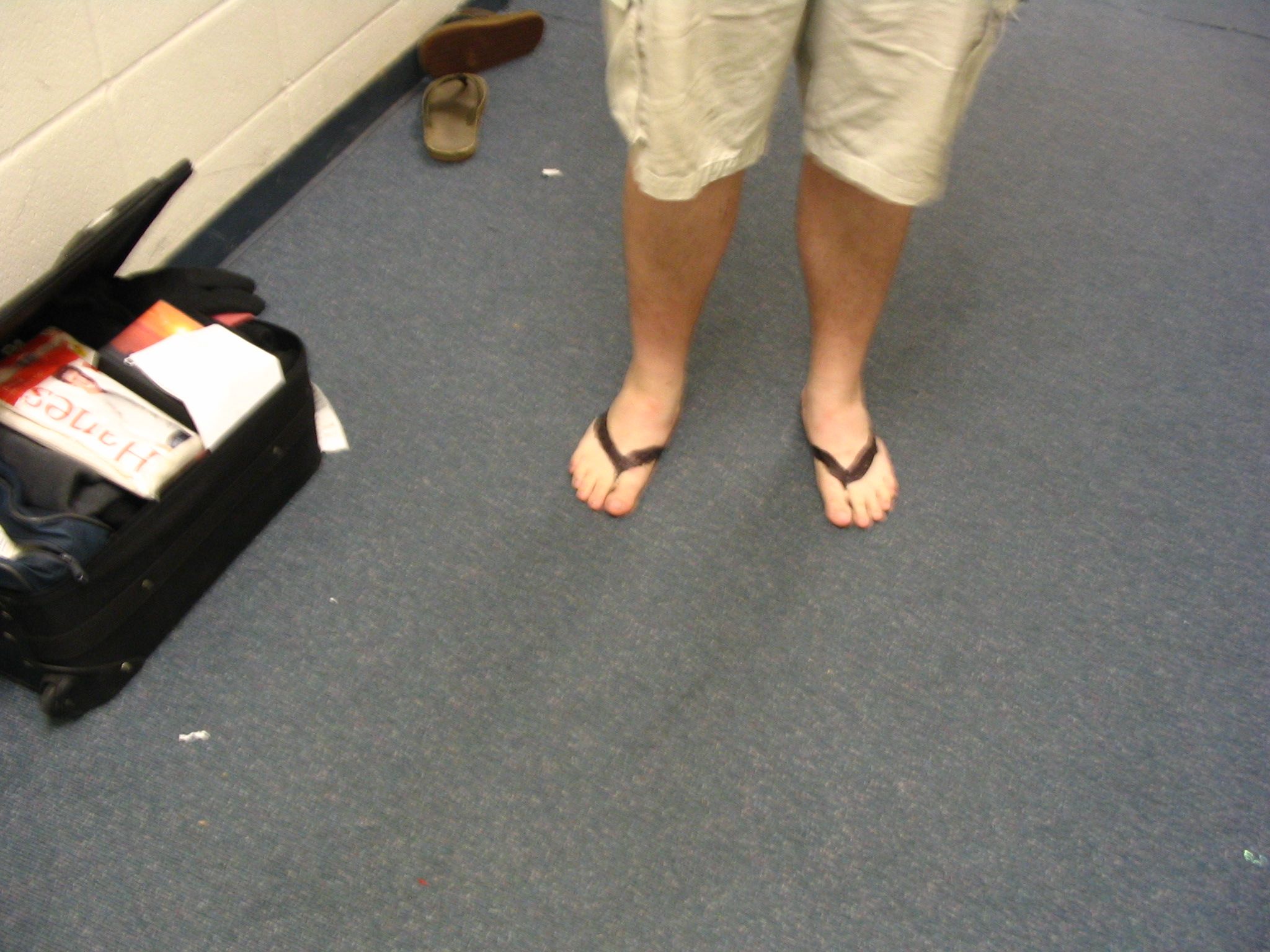 Circumvent "No Shirt, No Shoes, No Service" Regulations With On-the-fly Flipflops!