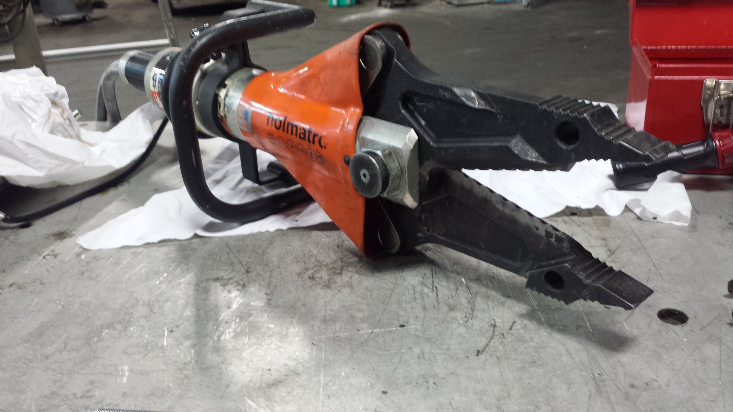 Holmatro Cleaning and Inspection on the Cutters Tool