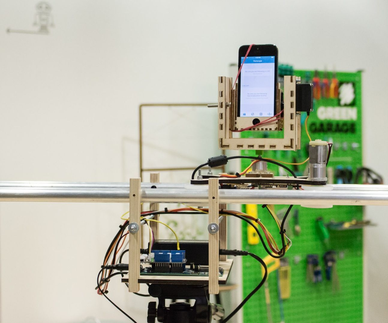 The Makercast: a video livecasting platform you can control