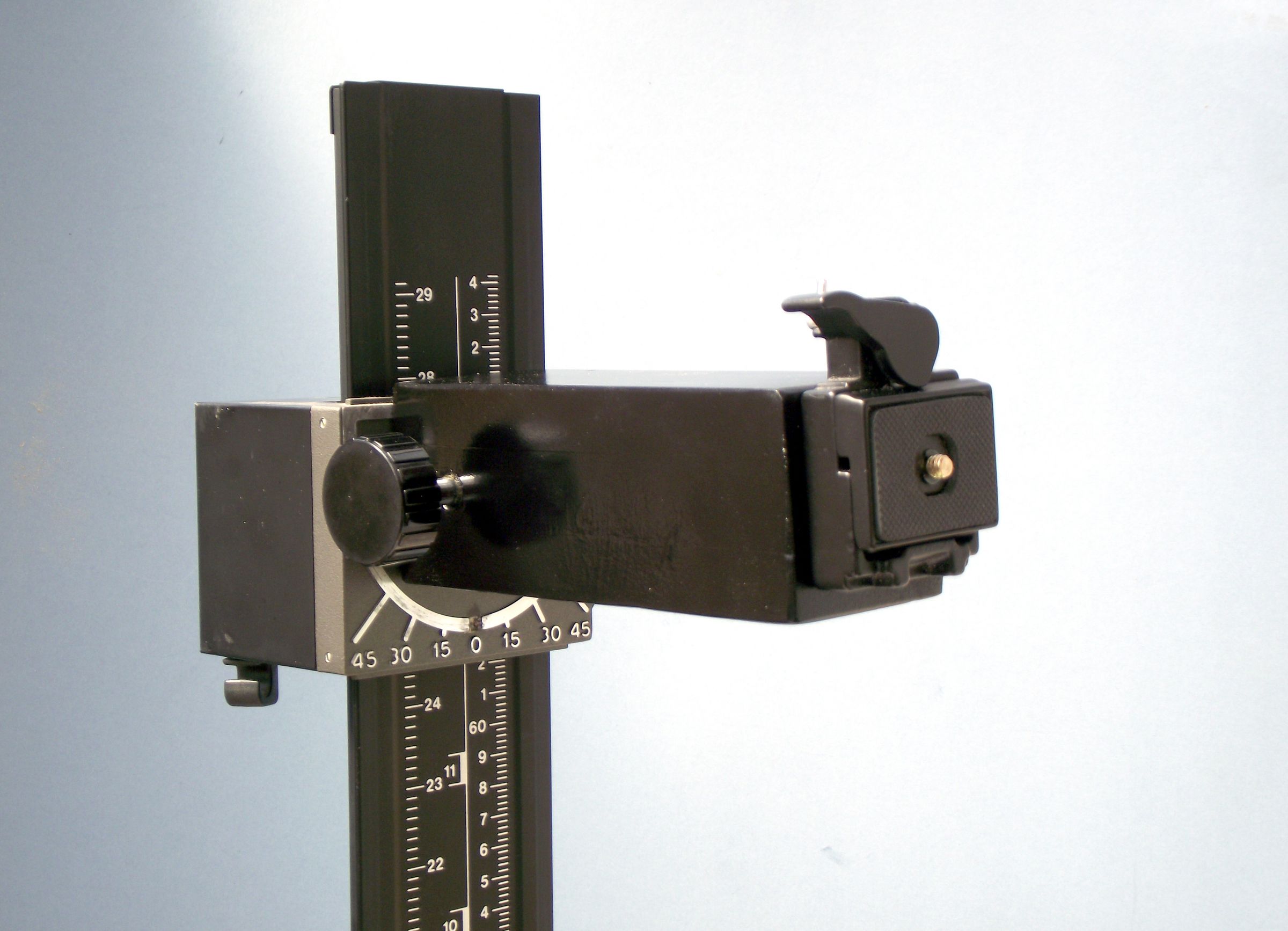 Photographic Copy Stand From Old Enlarger. 3 Steps (with Pictures
