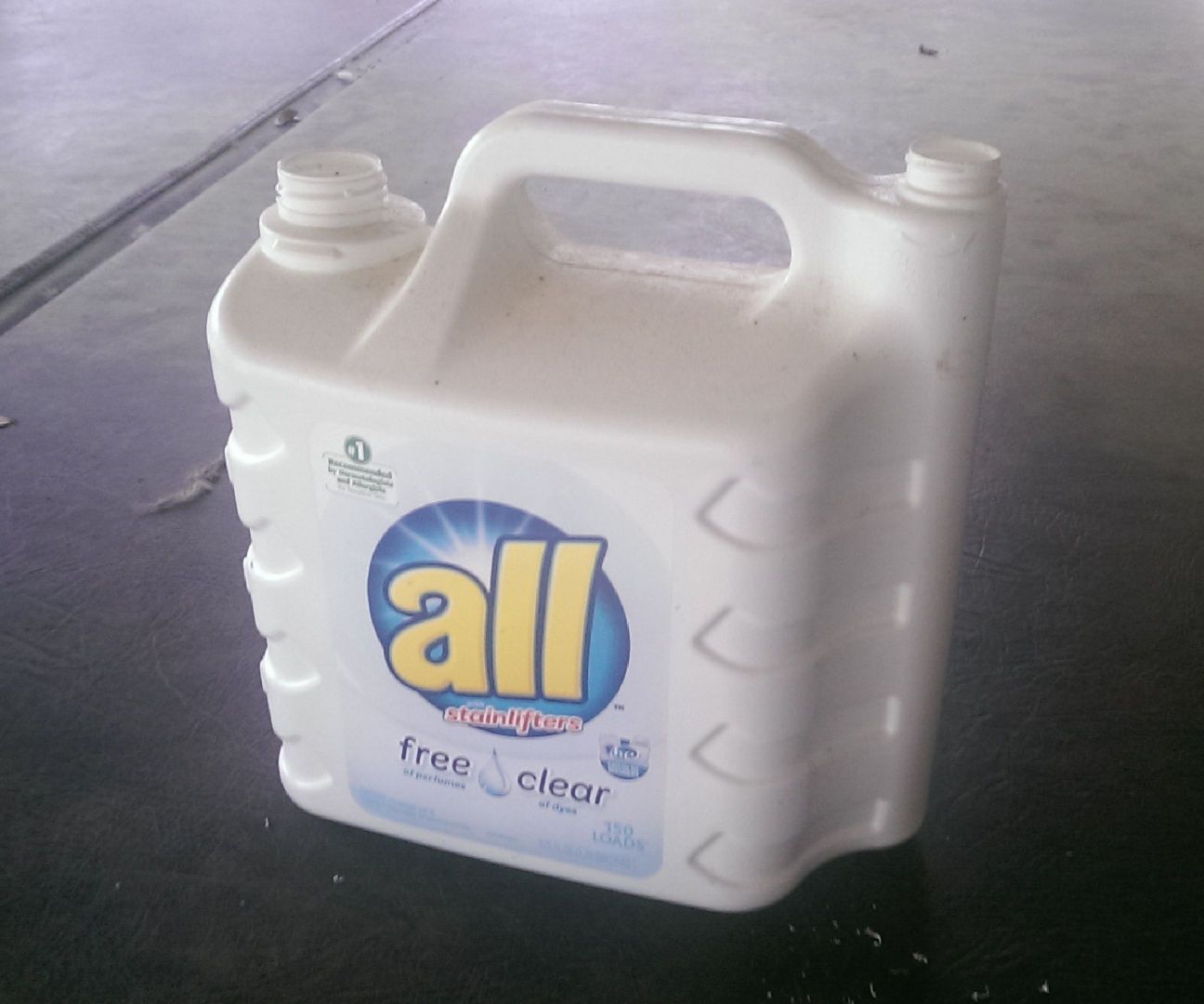 Turning Detergent Jug Into Tote