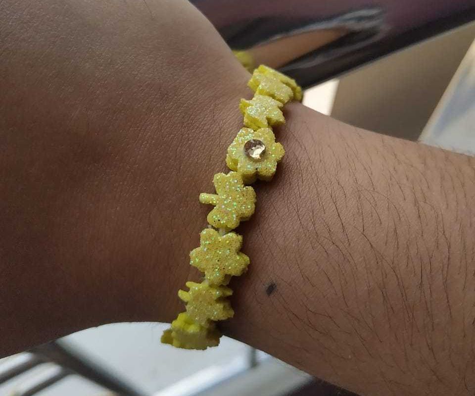 DIY Yellow Glittered Flower Leaf Bracelet !!