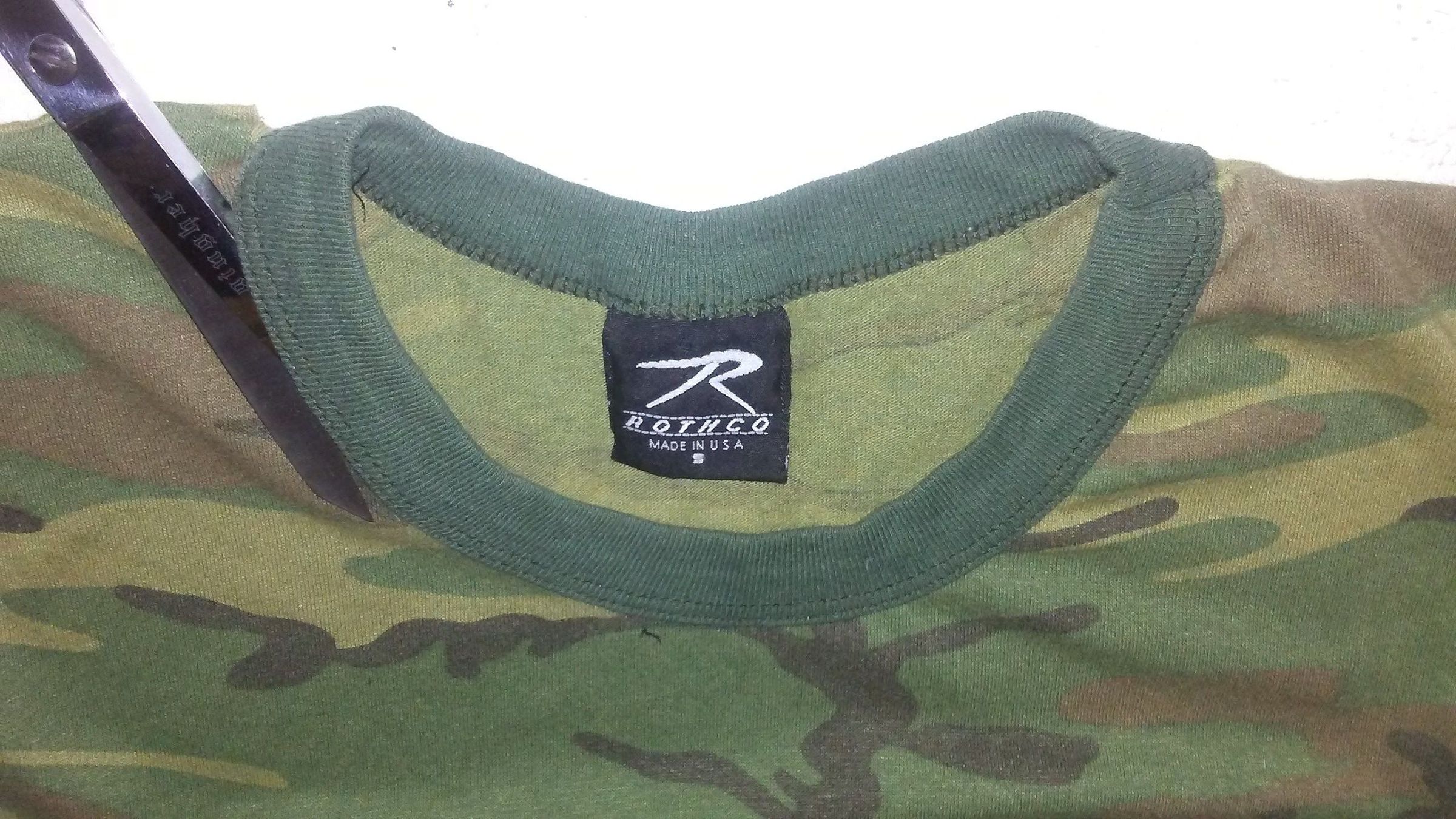 Crew Neck to V Neck Collar SwitchaRoo 3 Steps (with Pictures