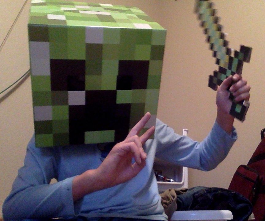how to be a creeper with a gold sword