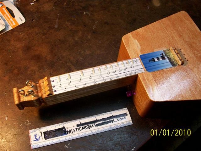 HOW TO MAKE a MINI-UKULELE [MINI-UK]