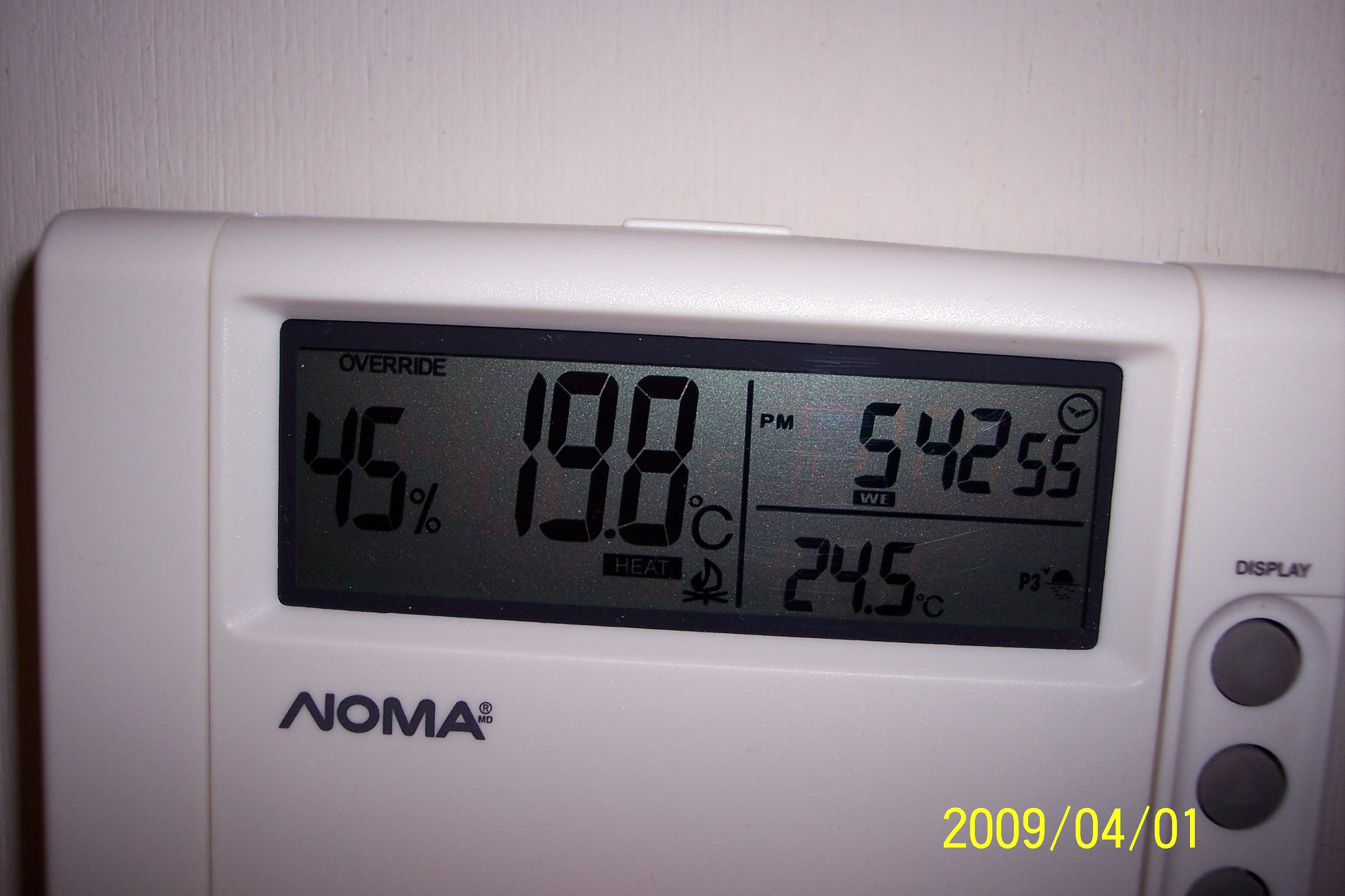 An Easytomake, Energysaving Piano Humidity Control System (dehumidifier) 8 Steps