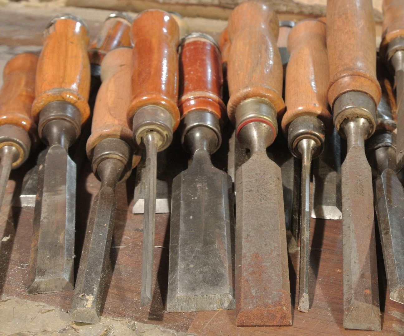 Sharpening Chisels Without Honing Guide
