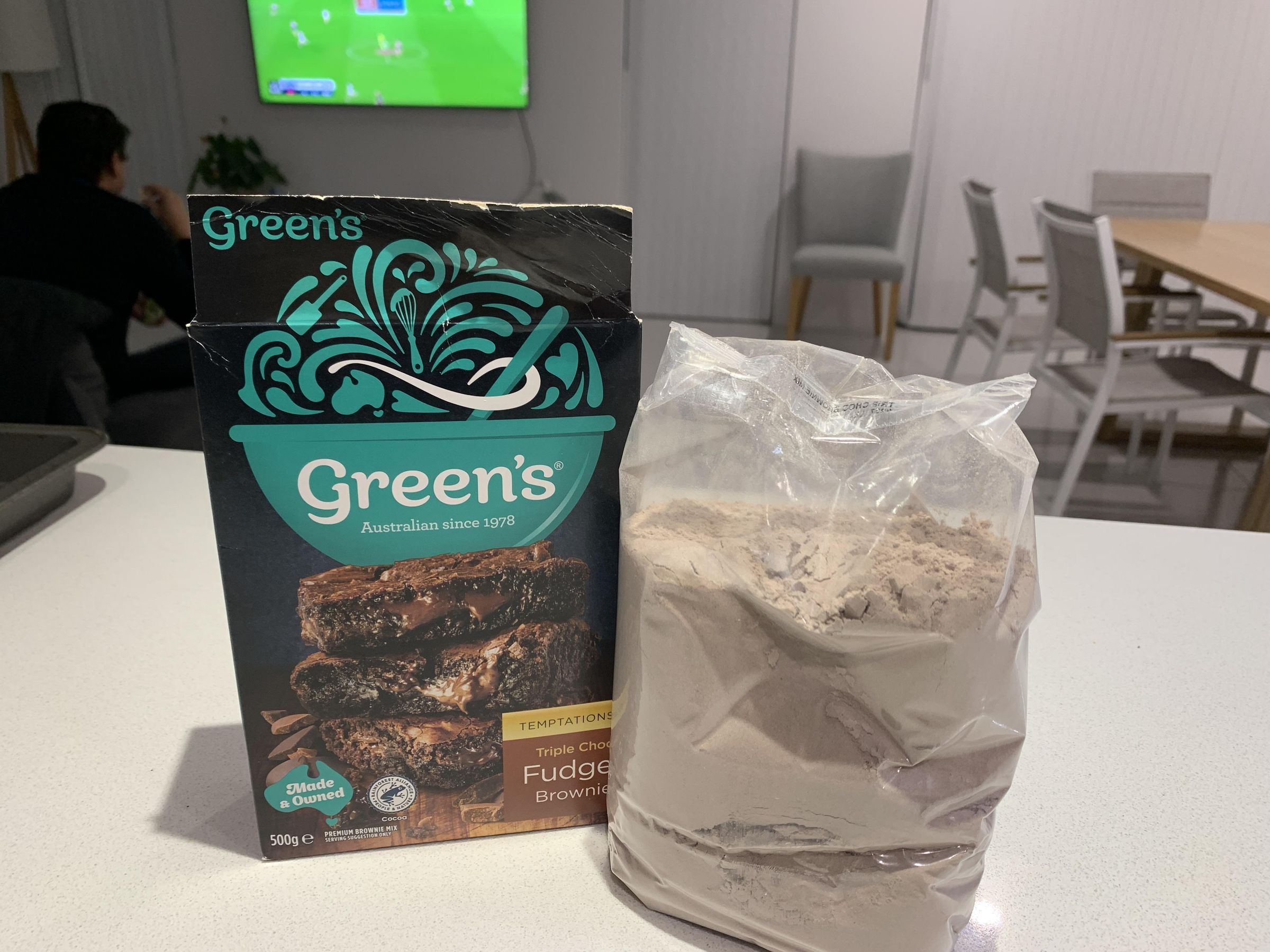 How to Make Tasty Brownies Based Off a Premade Brownie Mix 4 Steps