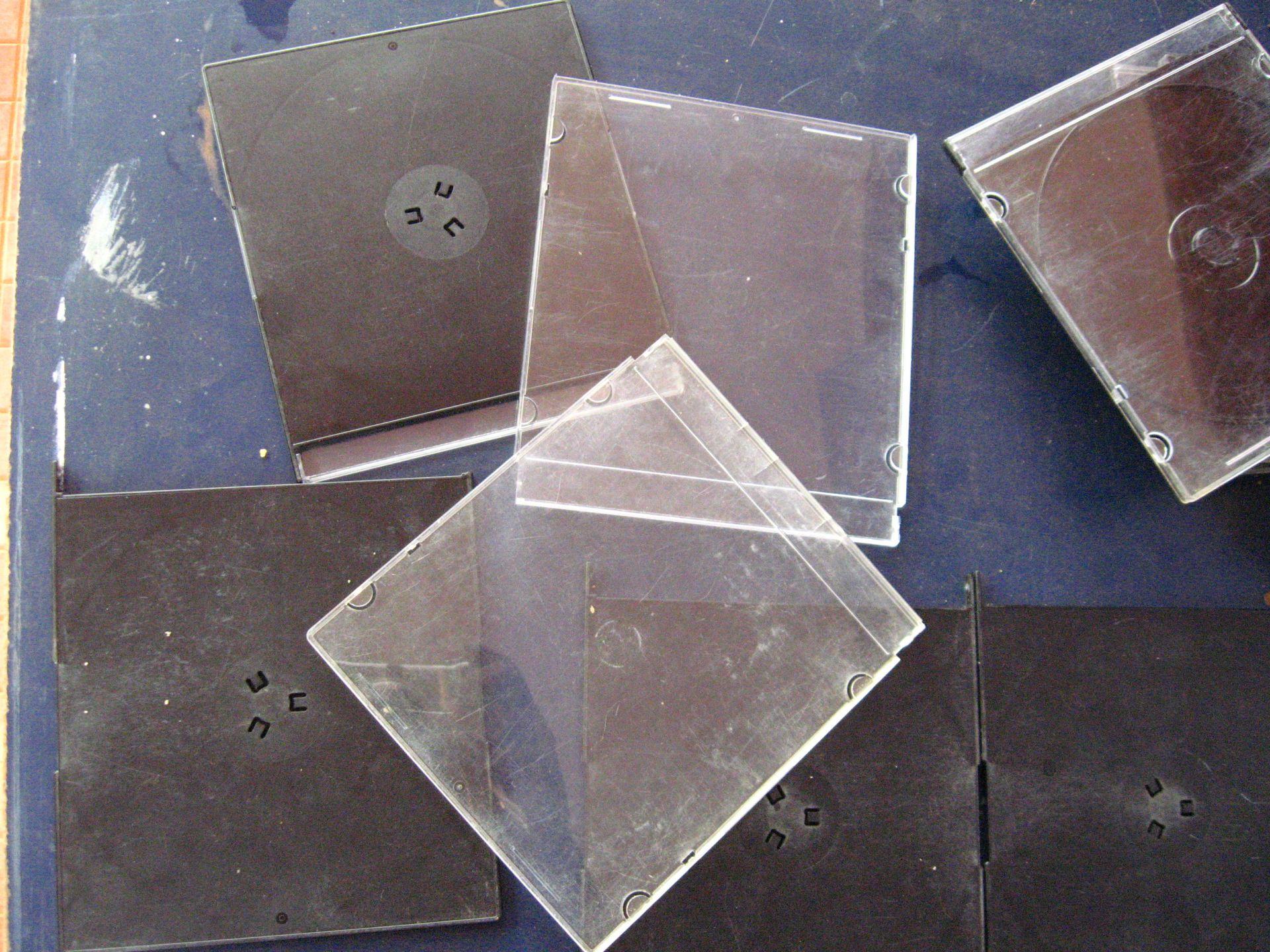 Desktop Organiser With Old CD Jewel Cases 9 Steps (with Pictures