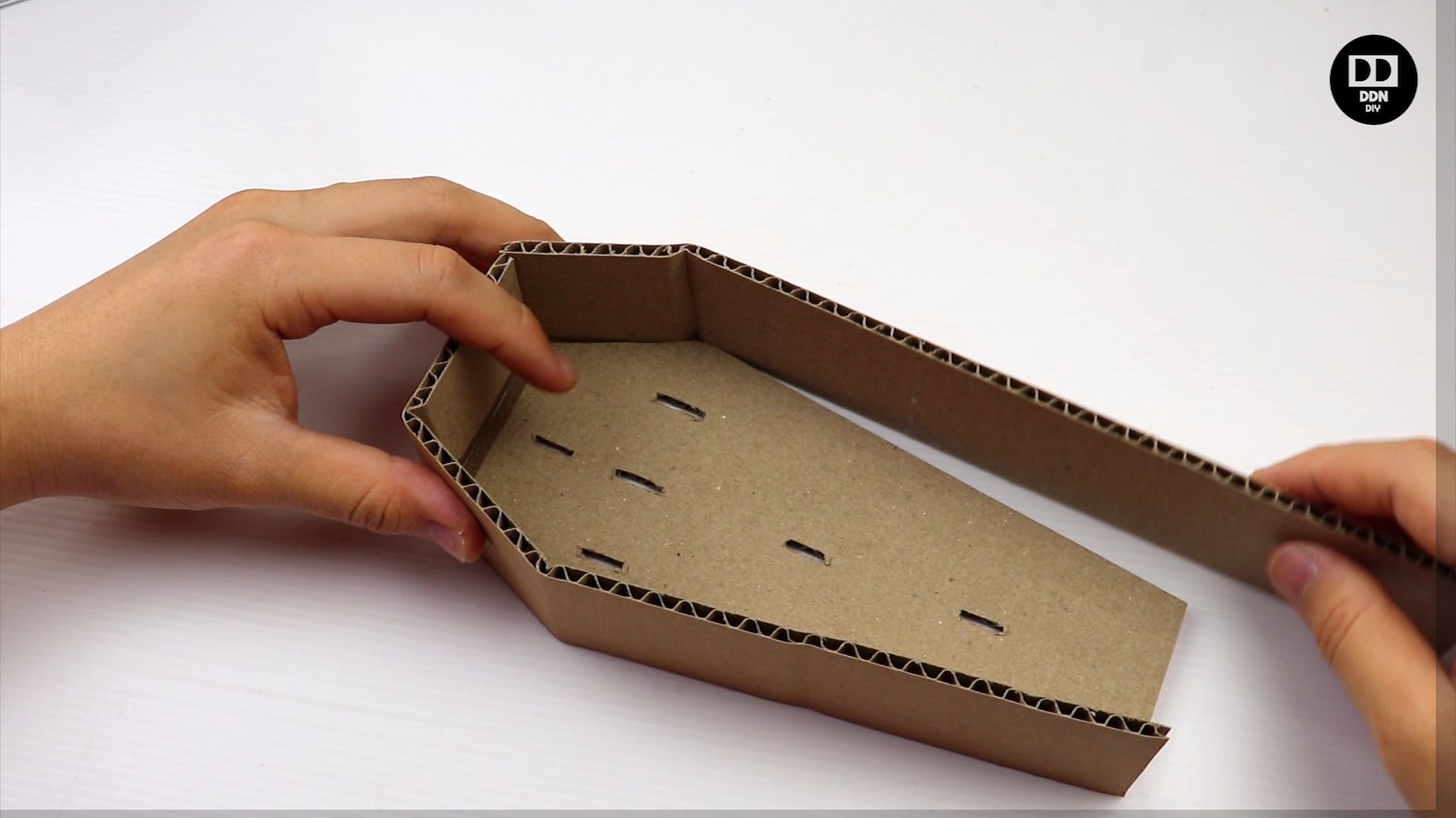 Make MAGIC Box and Girl From Cardboard 10 Steps (with Pictures