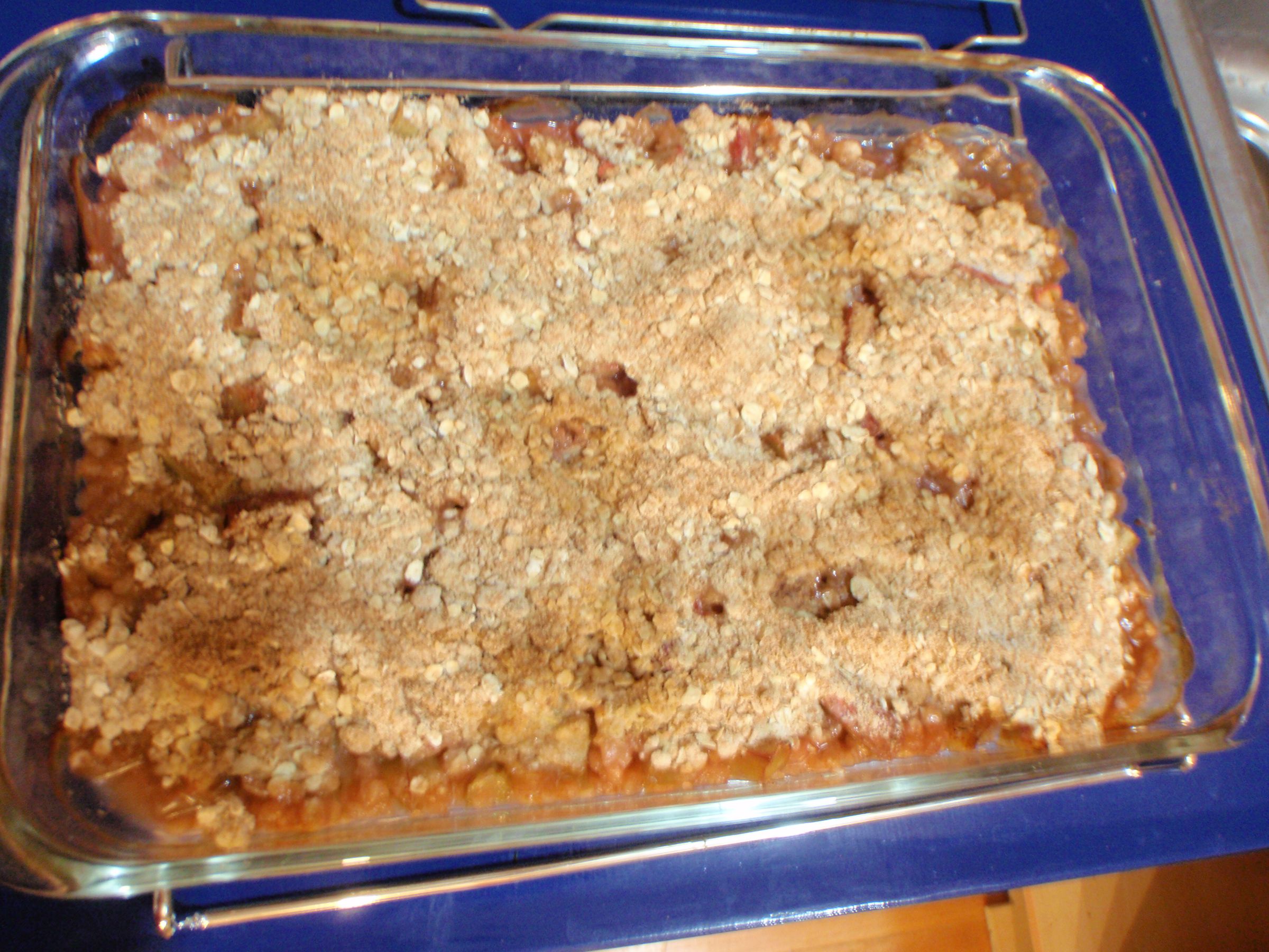 Sweet and Tart Rhubarb Crumble