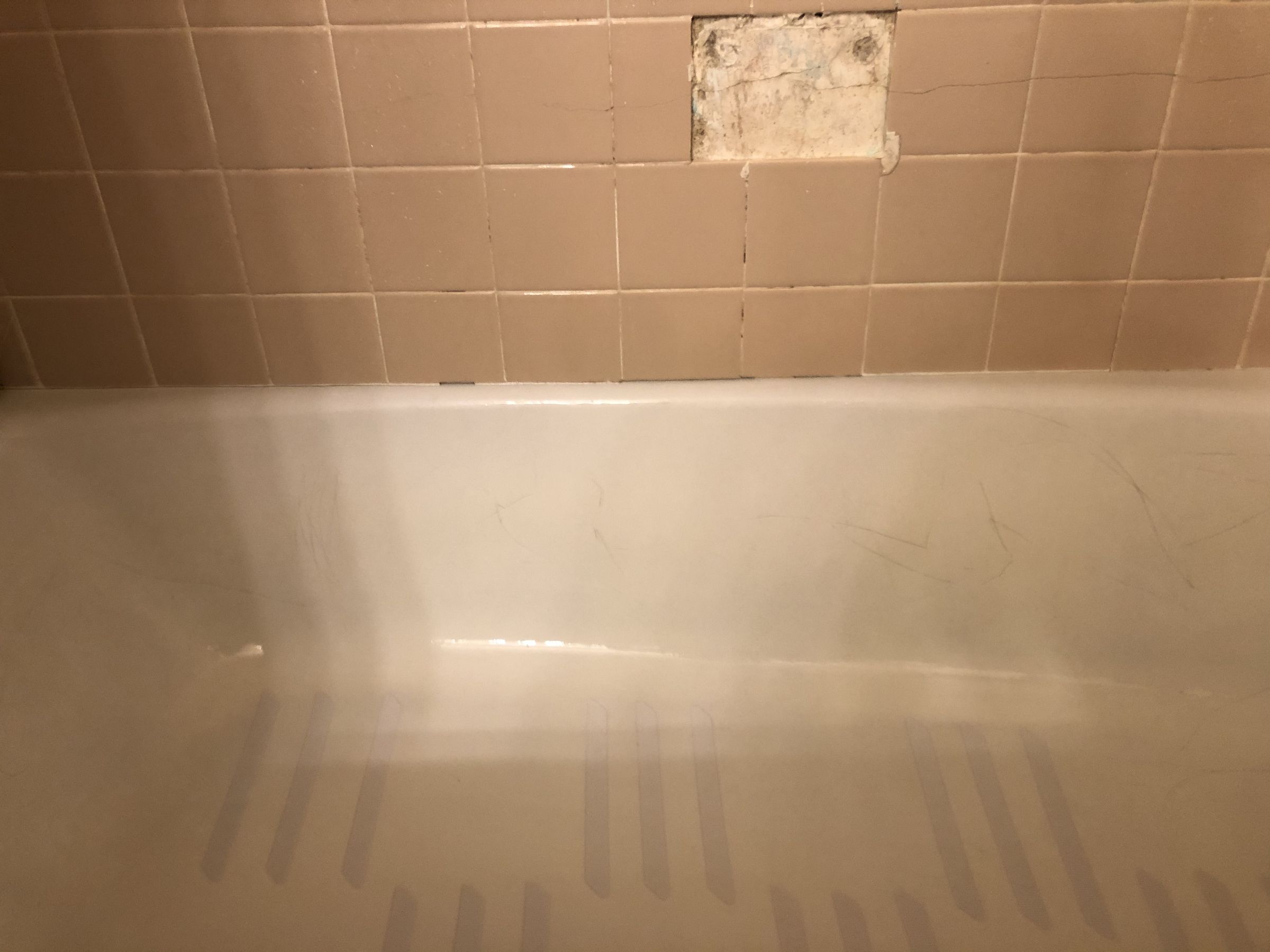 How to Turn Your Bleachstainedred Bathtub White Again 4 Steps (with