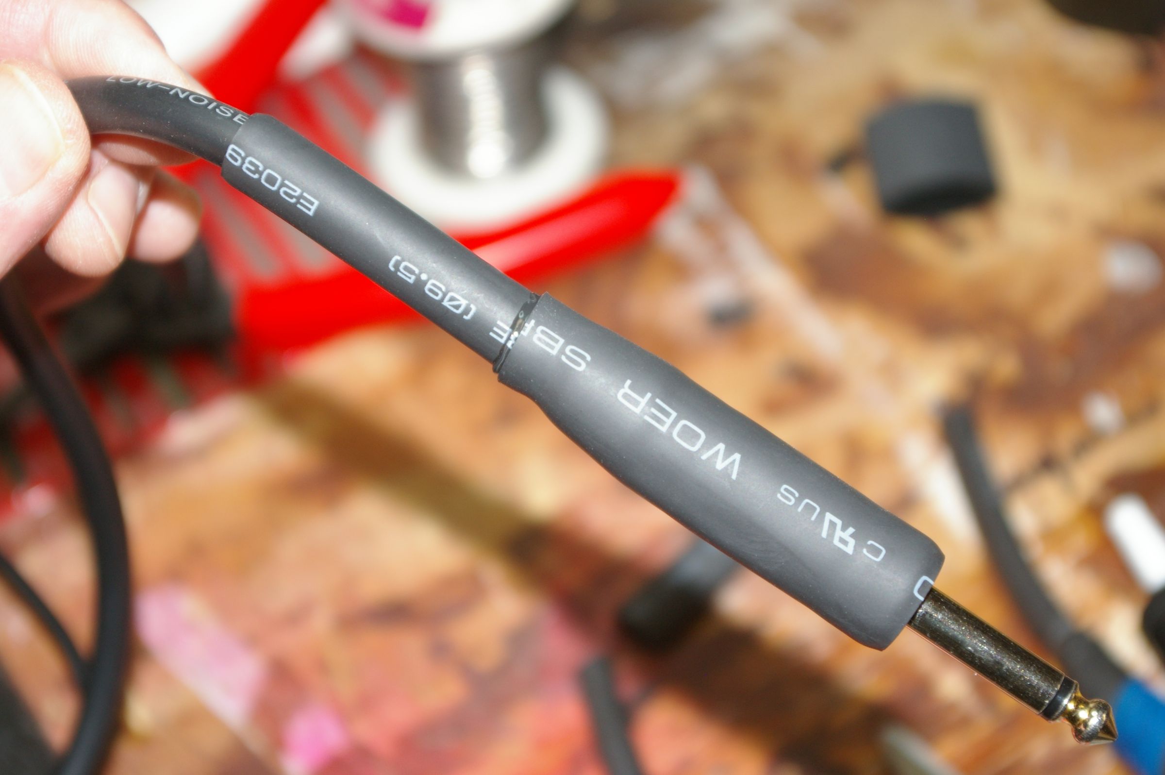 How to Fix, Repair or Make a 1/4" Inch Guitar Cable 8 Steps