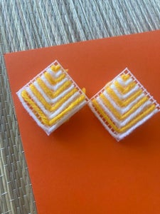 The Leaf Pattern With White Yarn - Step 2