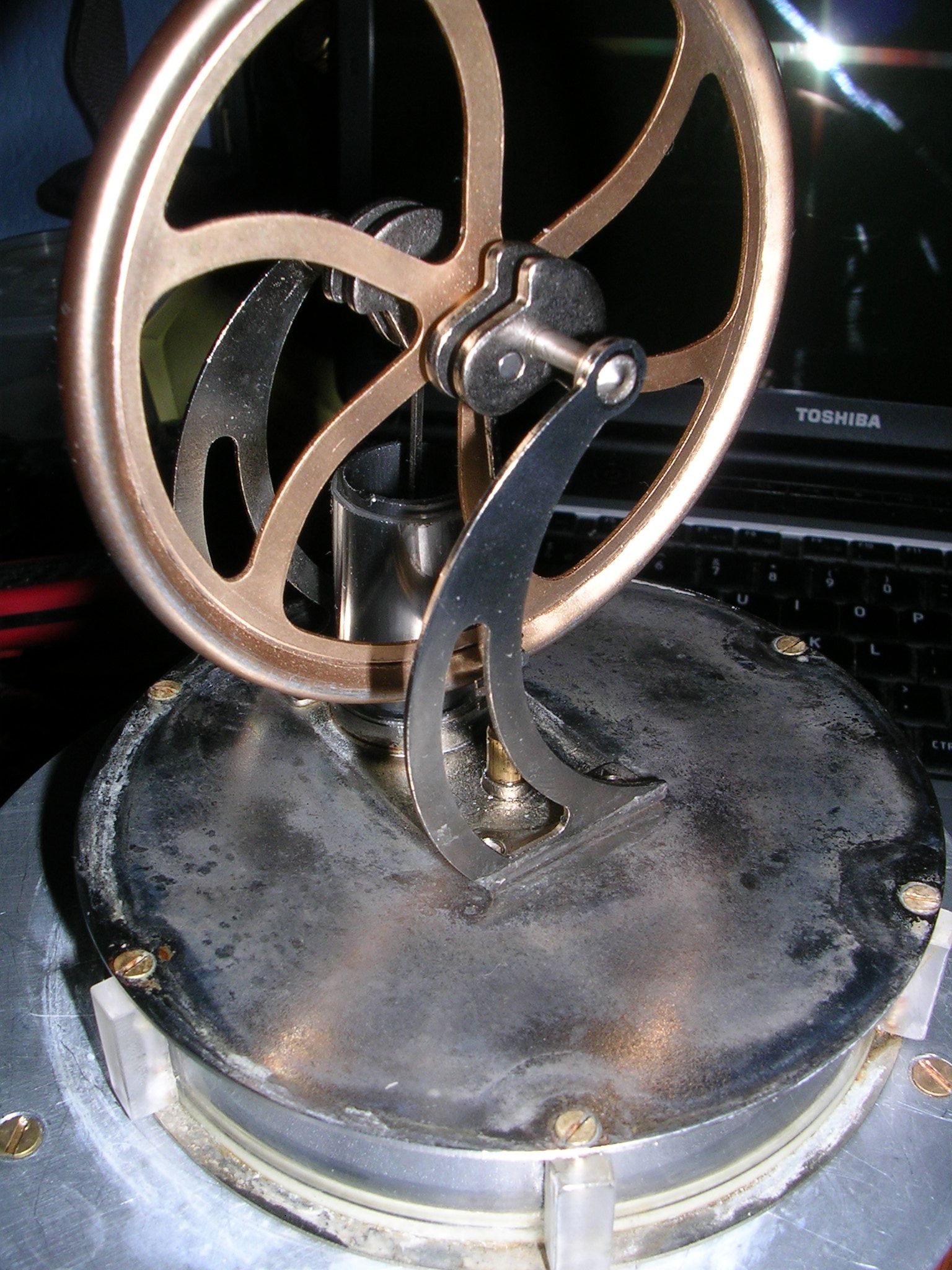 LTD Stirling Upgrade, Less Thermally Conductive Displacer Tube Clamping Method.