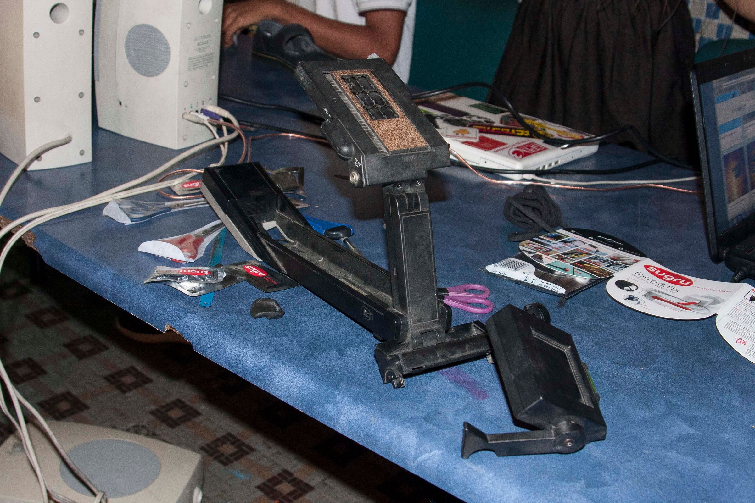 Sugru Build Night - Reparando Un Viejo Steadycam