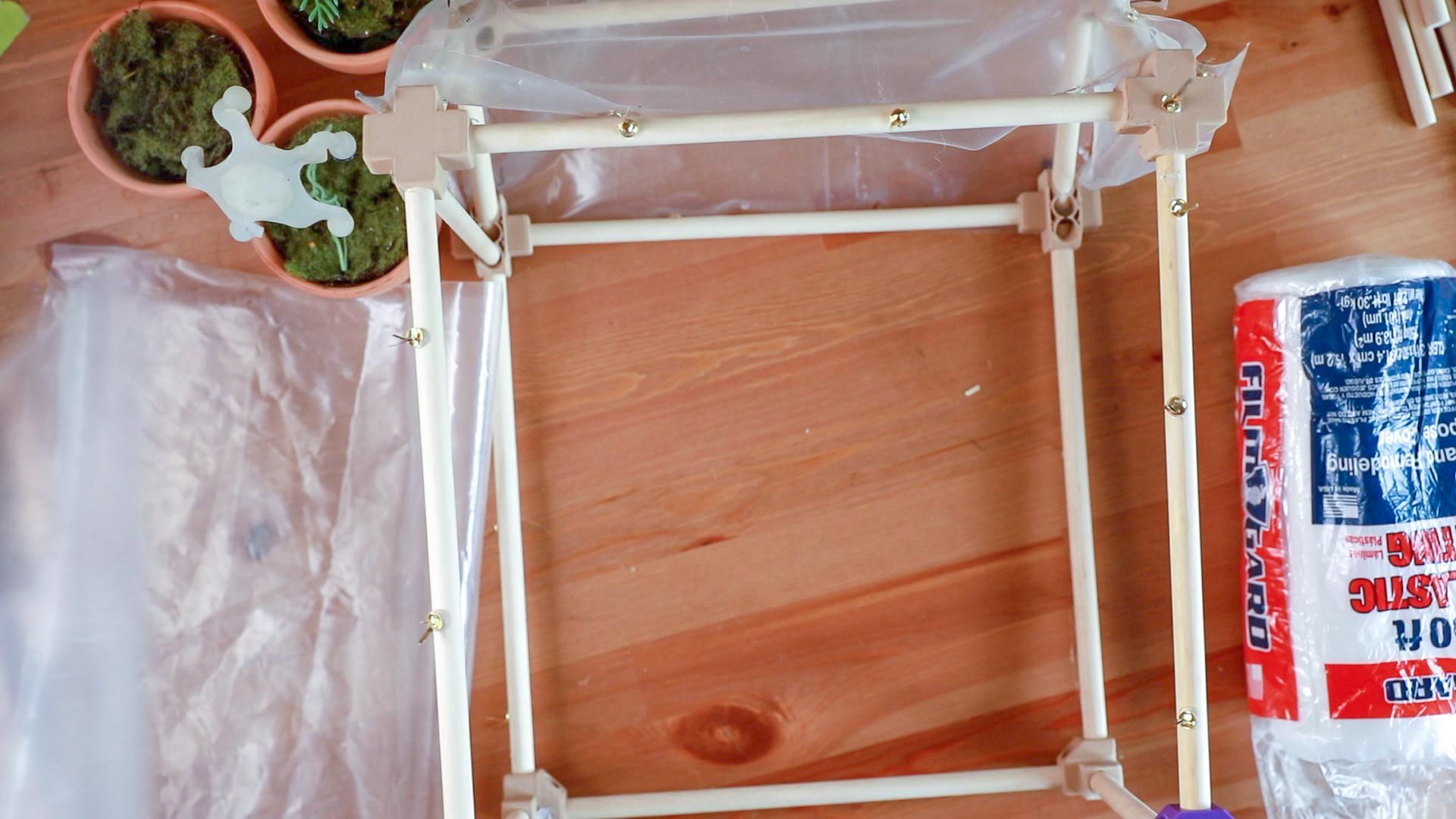 Design and Build a Customizable Tabletop Greenhouse 4 Steps (with